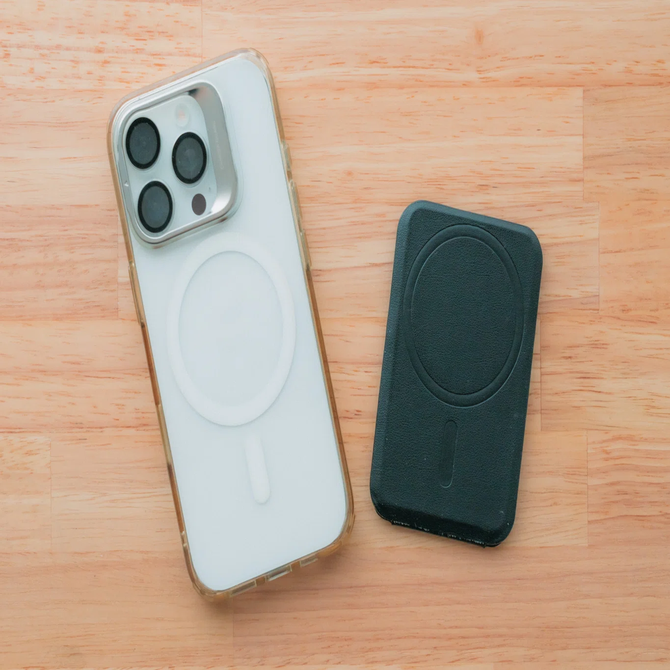 スマホスタンド MOFT Snap-Onの使用感。良くも悪くも磁力が強すぎる 