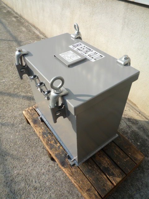 400Vから200Vへ屋外設置用ダウントランス - 電圧調整による機器