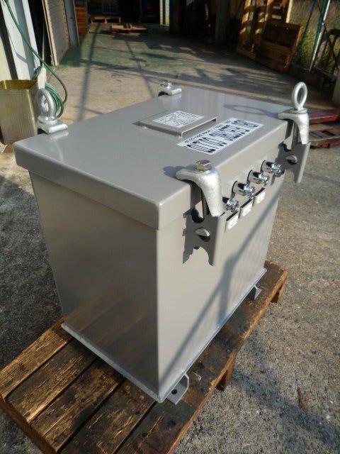 変圧器 ダウントランス 400Vから200V DVSC1000AE42 変圧器 ダウントランス 400Vから200V DVSC1000AE42