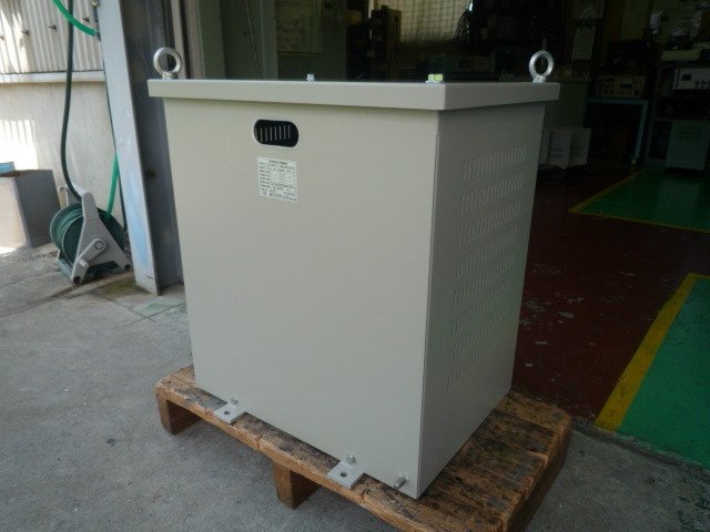 400Vから200Vへのダウントランス - 大規模施設での効率的電力