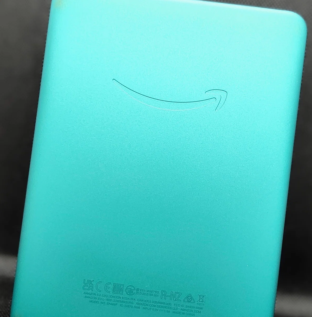 メタリックジェードのKindle Paperwhite シグニチャーエディションも 