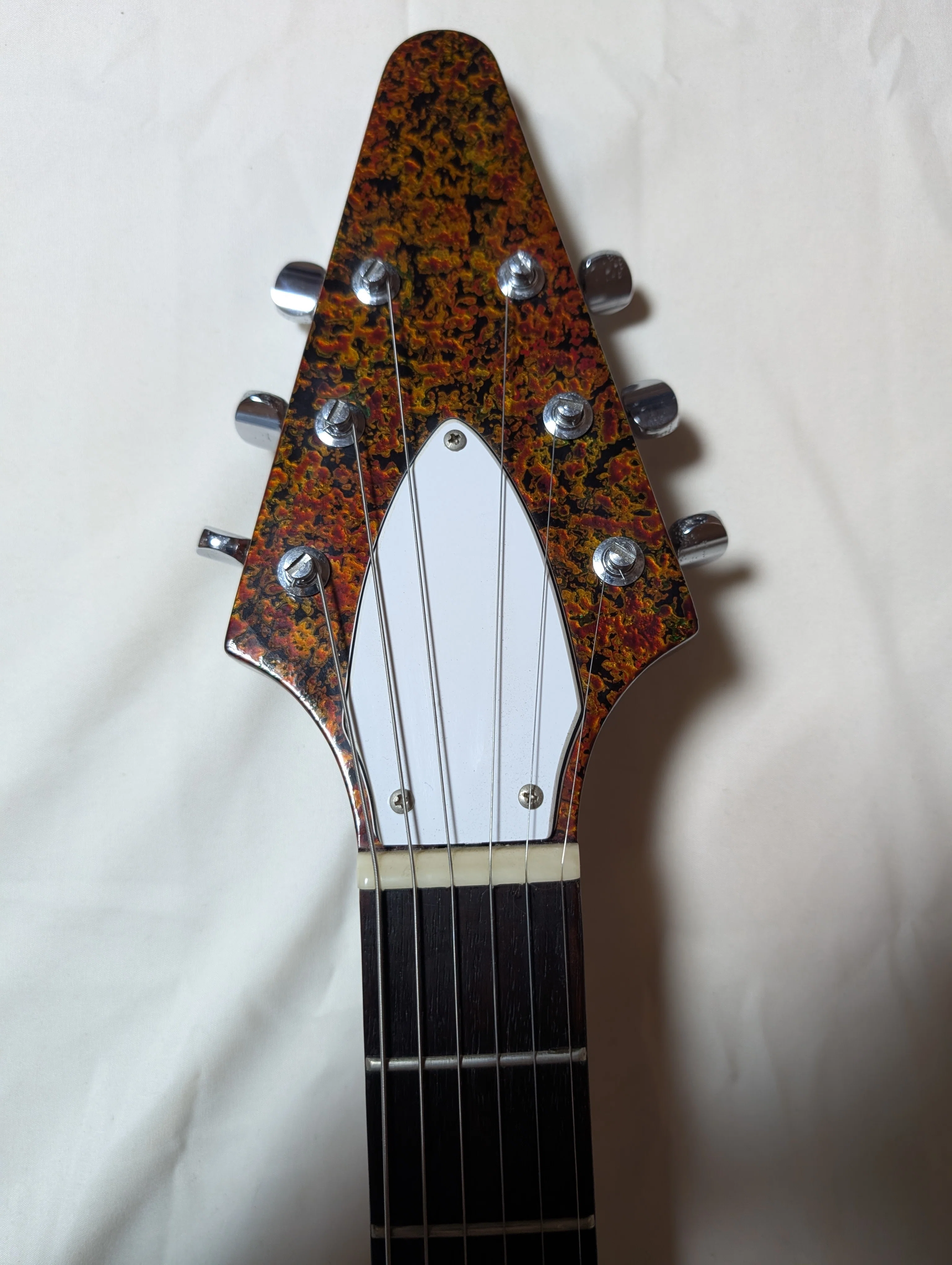 Modifying a Second Tsugaru-nuri Style Guitar｜歌月工芸