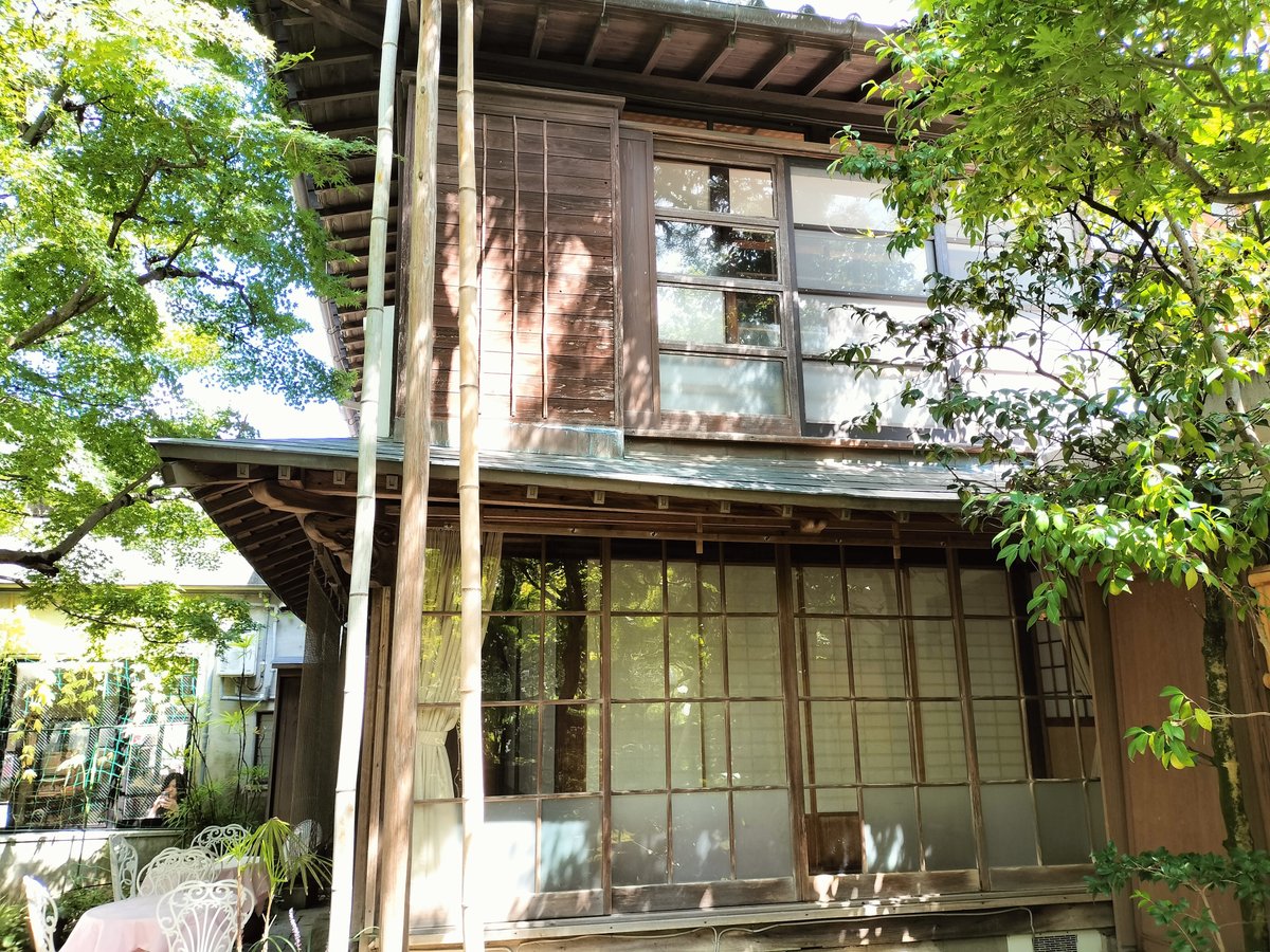 松屋の庭側から見た建物外観。幕末当時の宿屋の趣を残す佇まい