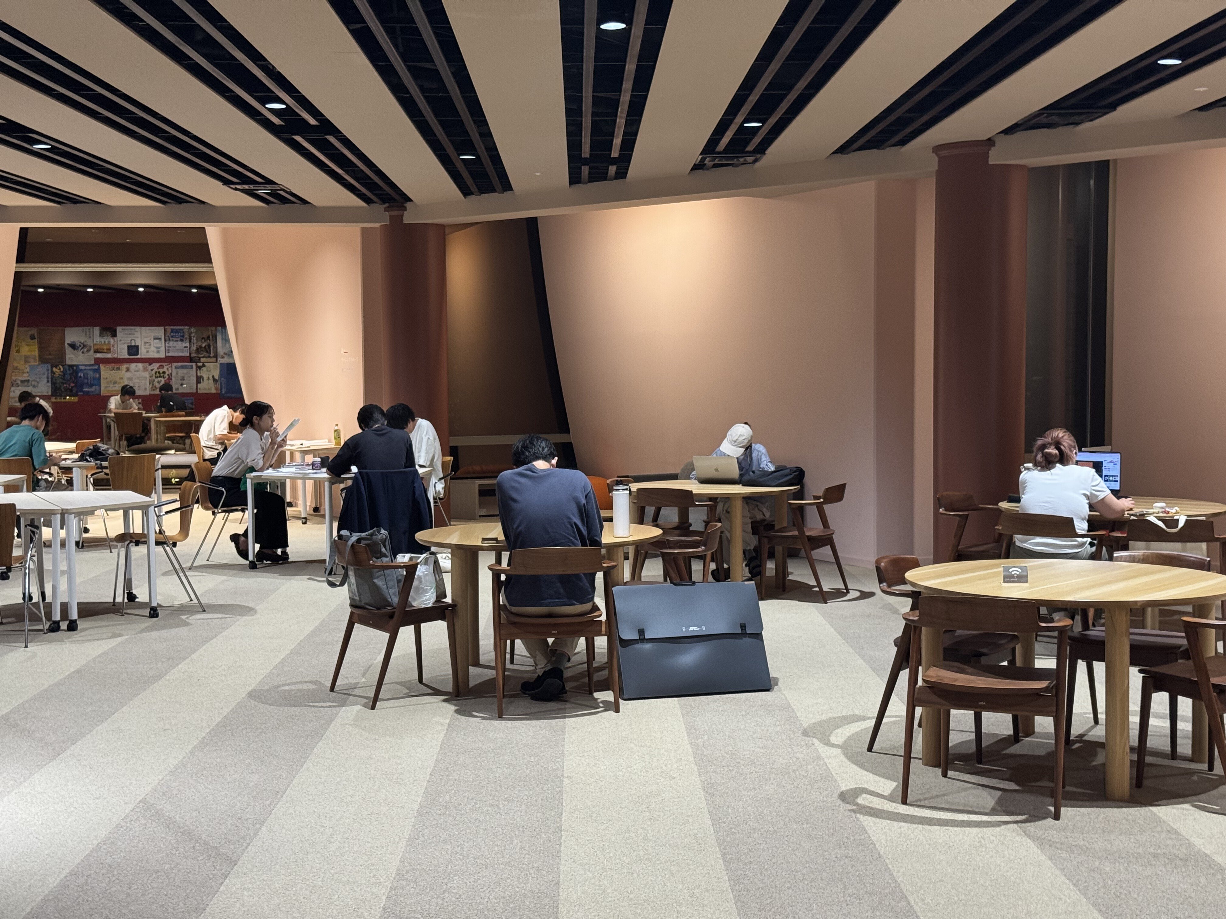 石川県立図書館（日本一の作業スペース）に2週間毎日通ってみた｜咳を