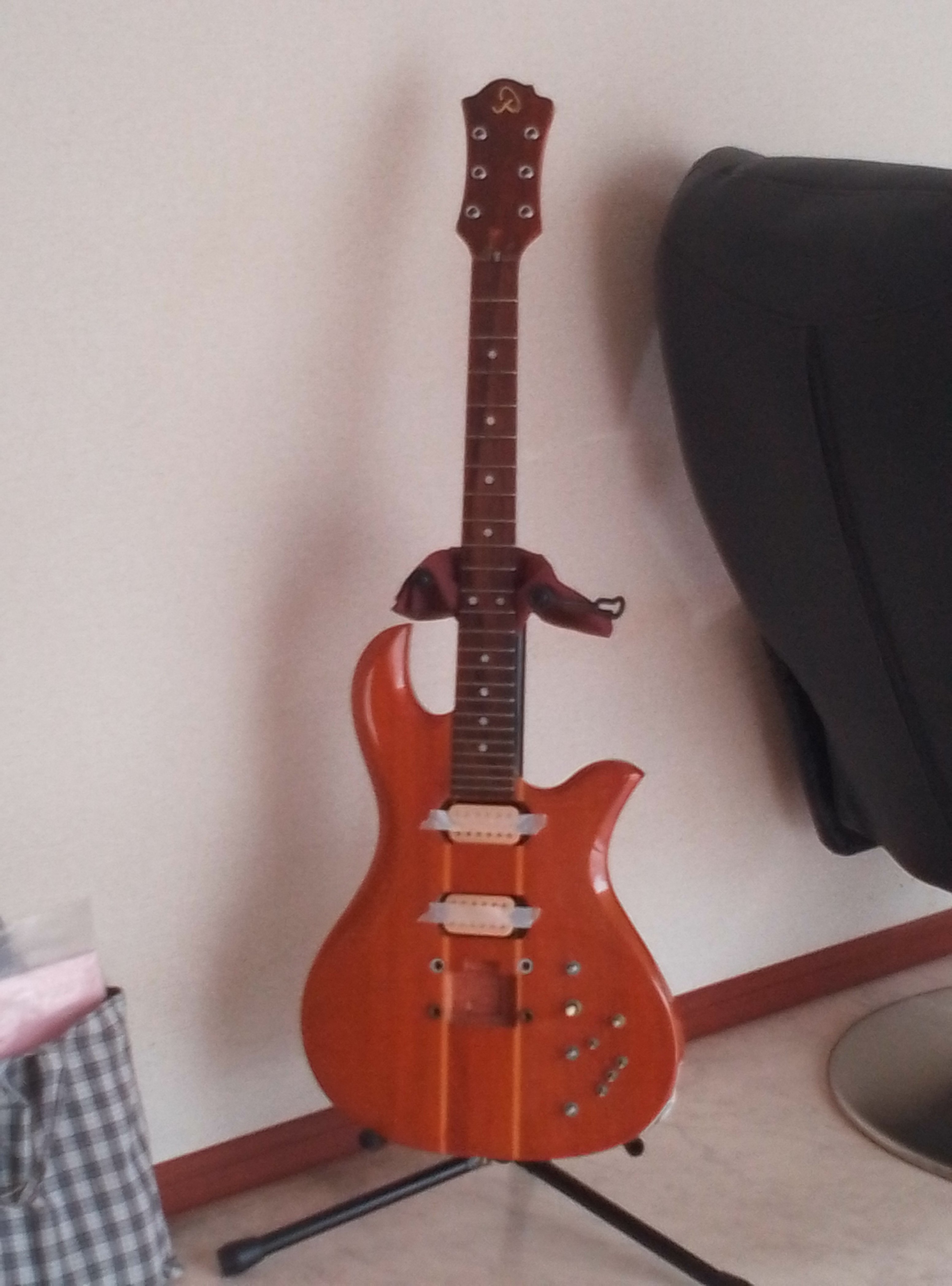 古いギターを修繕する [1]｜H2B Studio