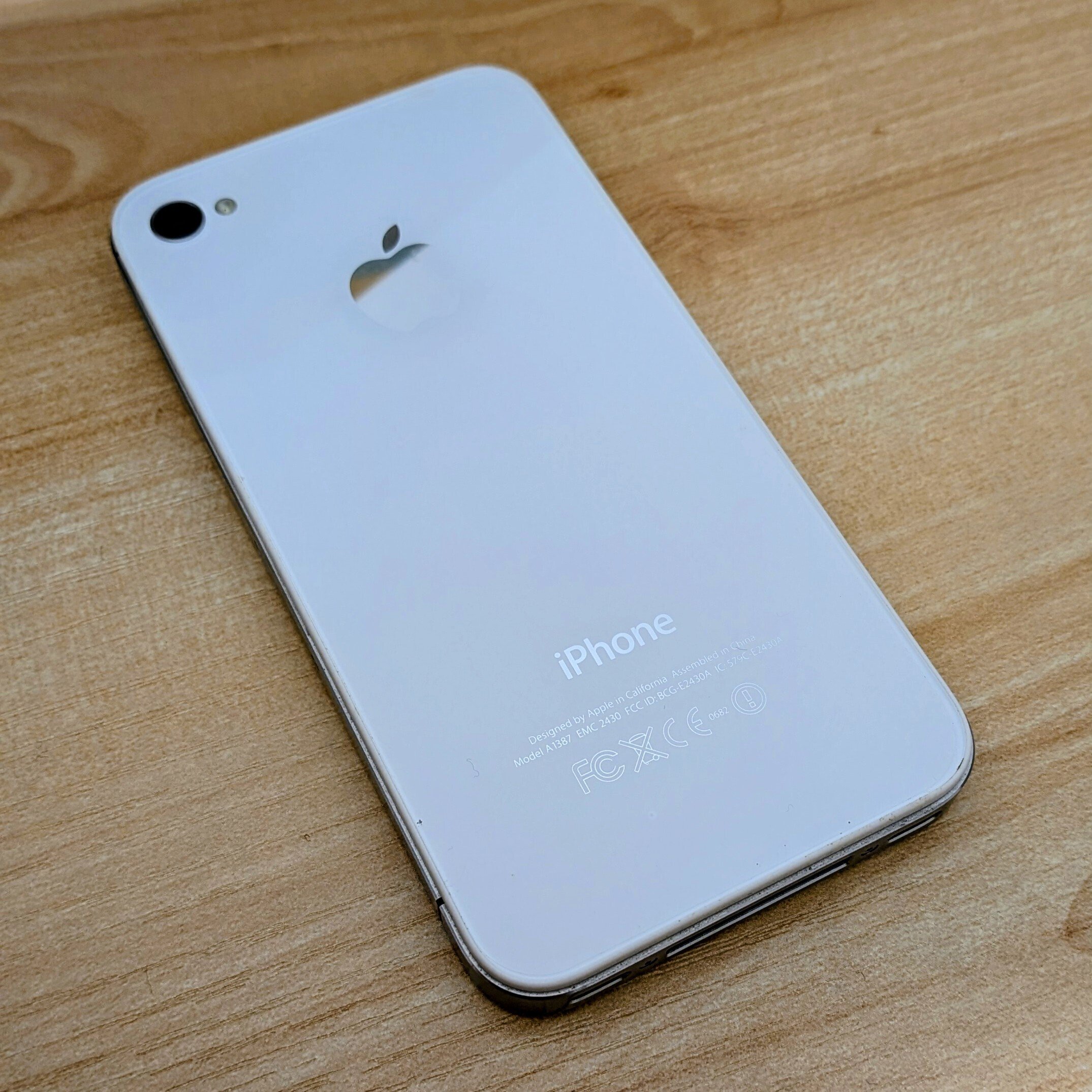 手のひらサイズで美しい。家から出てきたiPhone4Sに再び感動｜浪速で