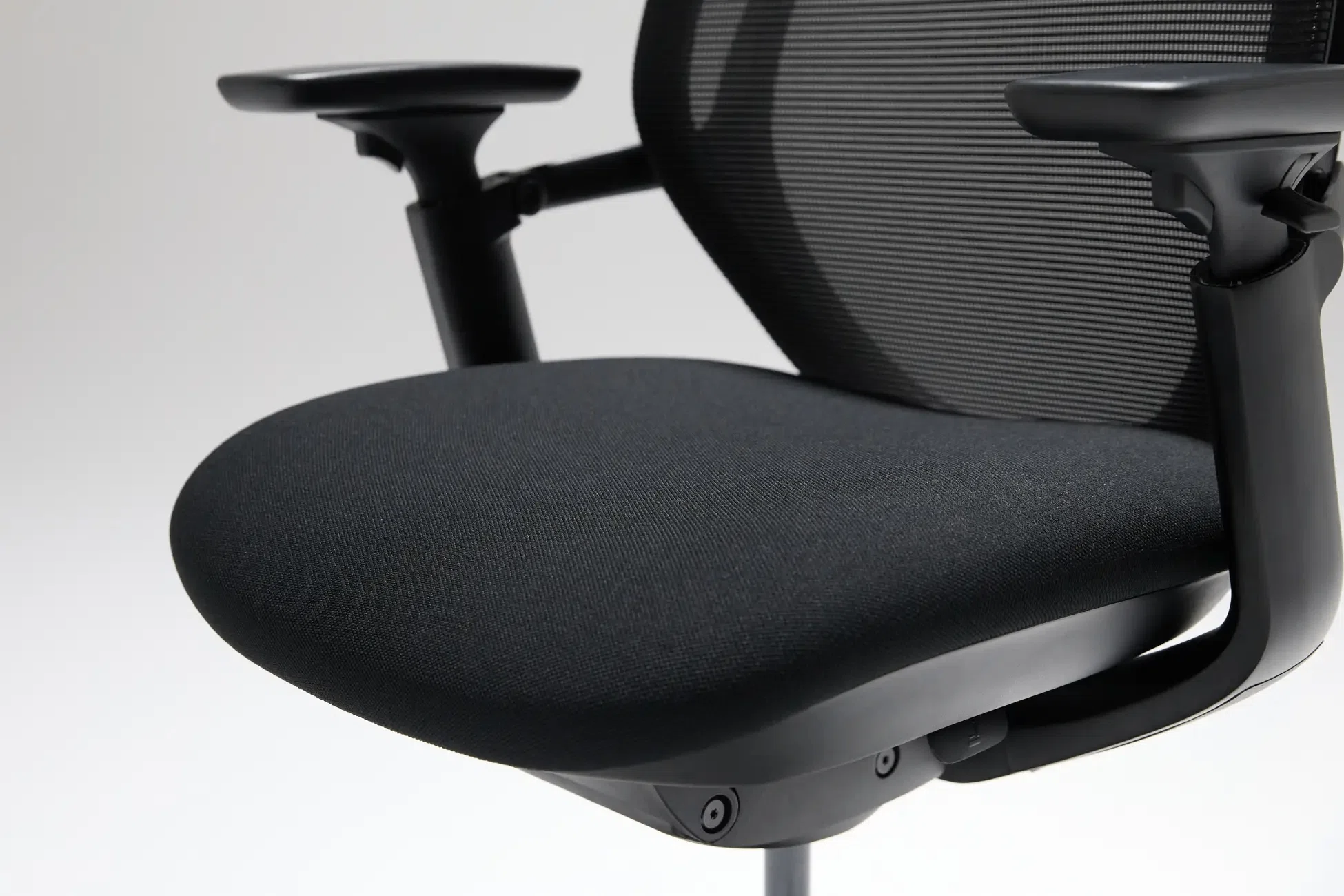 10年以上使えるチェア」をコンセプトに「AIMchair Pro」が発売｜Kout42 