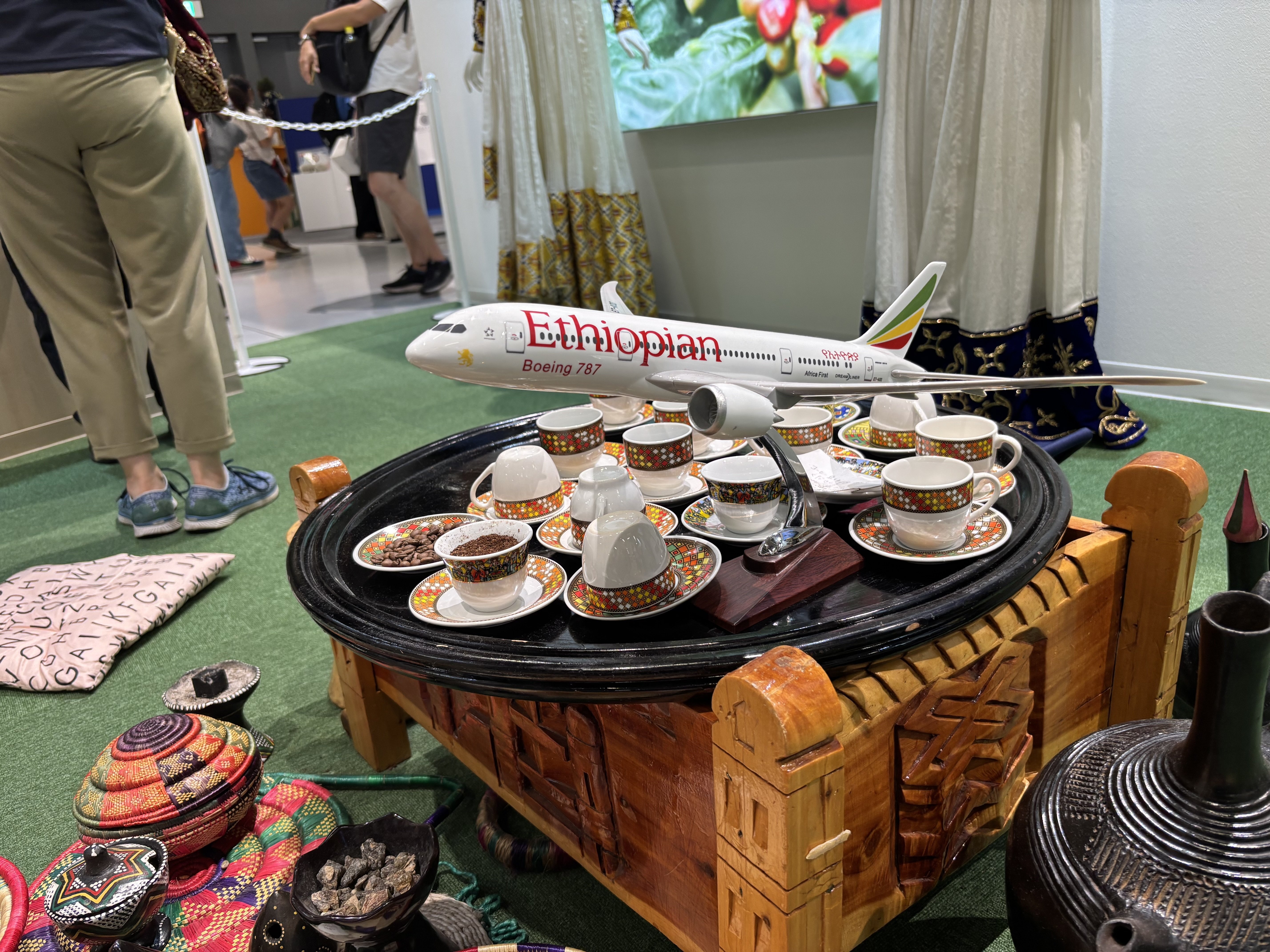 コーヒーテーブル　エチオピア　万博コモンズ 大阪万博のCOMMONSというパビリオンにはアフリカの複数の国が