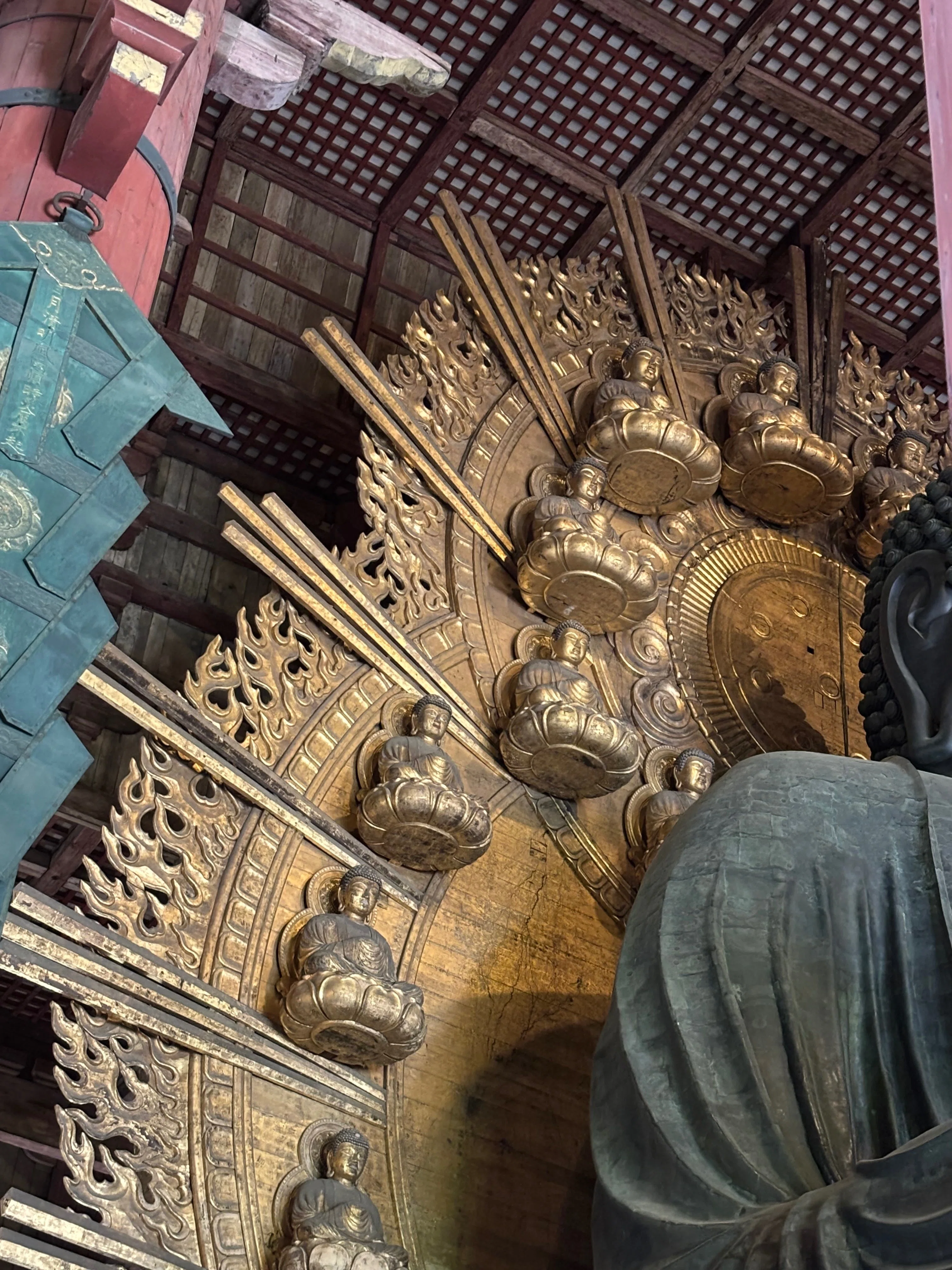 仏像を正面から見ない。｜山吹みかさ
