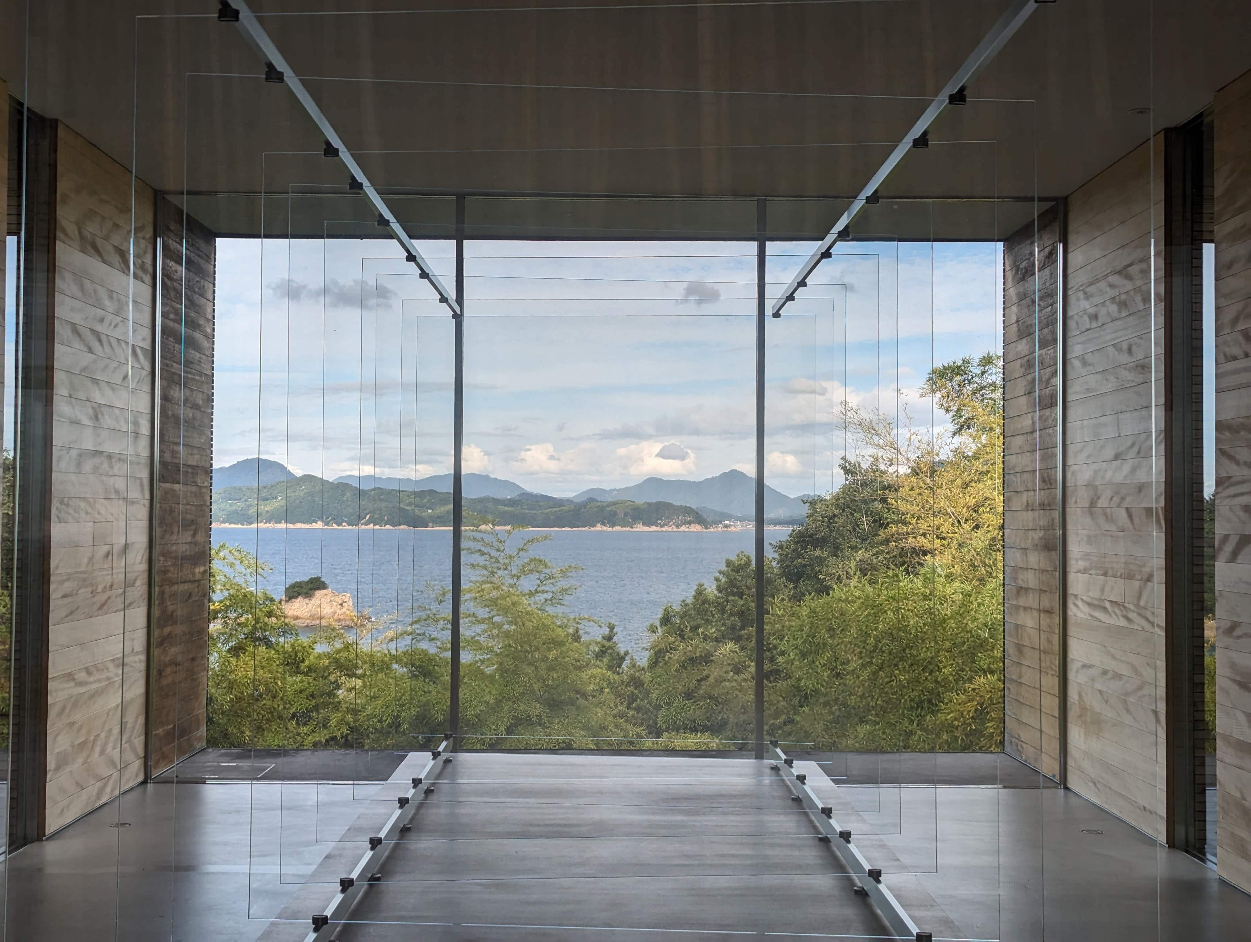 無人島に置かれた“無用”の芸術｜透明ランナー