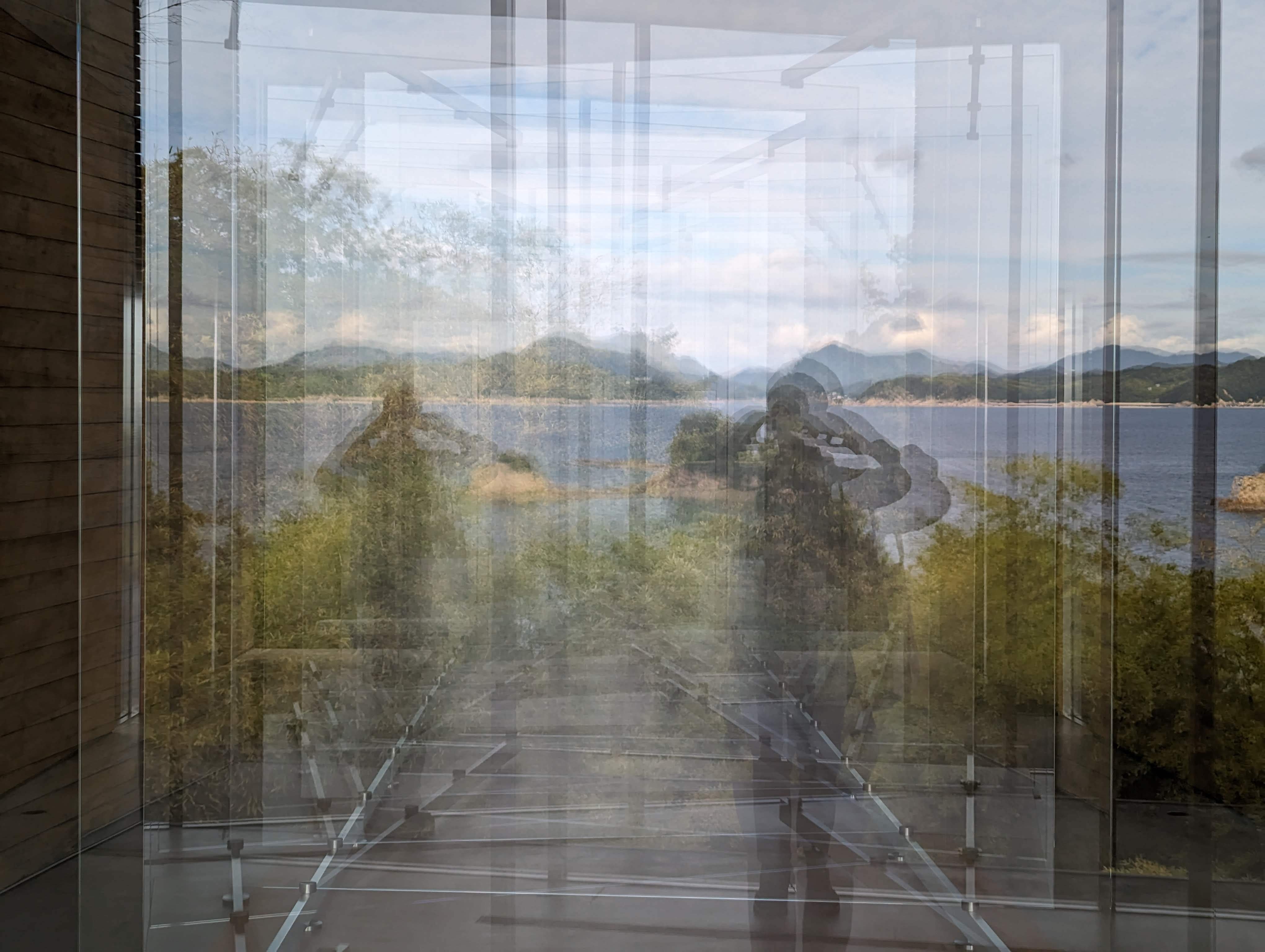 無人島に置かれた“無用”の芸術｜透明ランナー