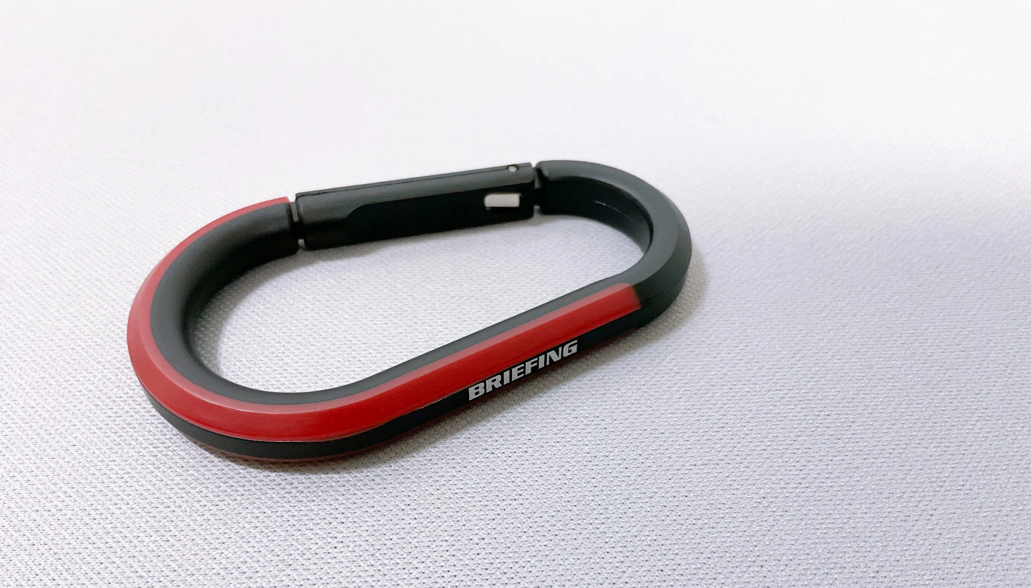 【計２個】 ブリーフィング ルートコー カラビナ （レッド とカーキを各１個） BRIEFING】「BR×ROOT CO. CARABINER」レビュー【オシャレなカラビナ