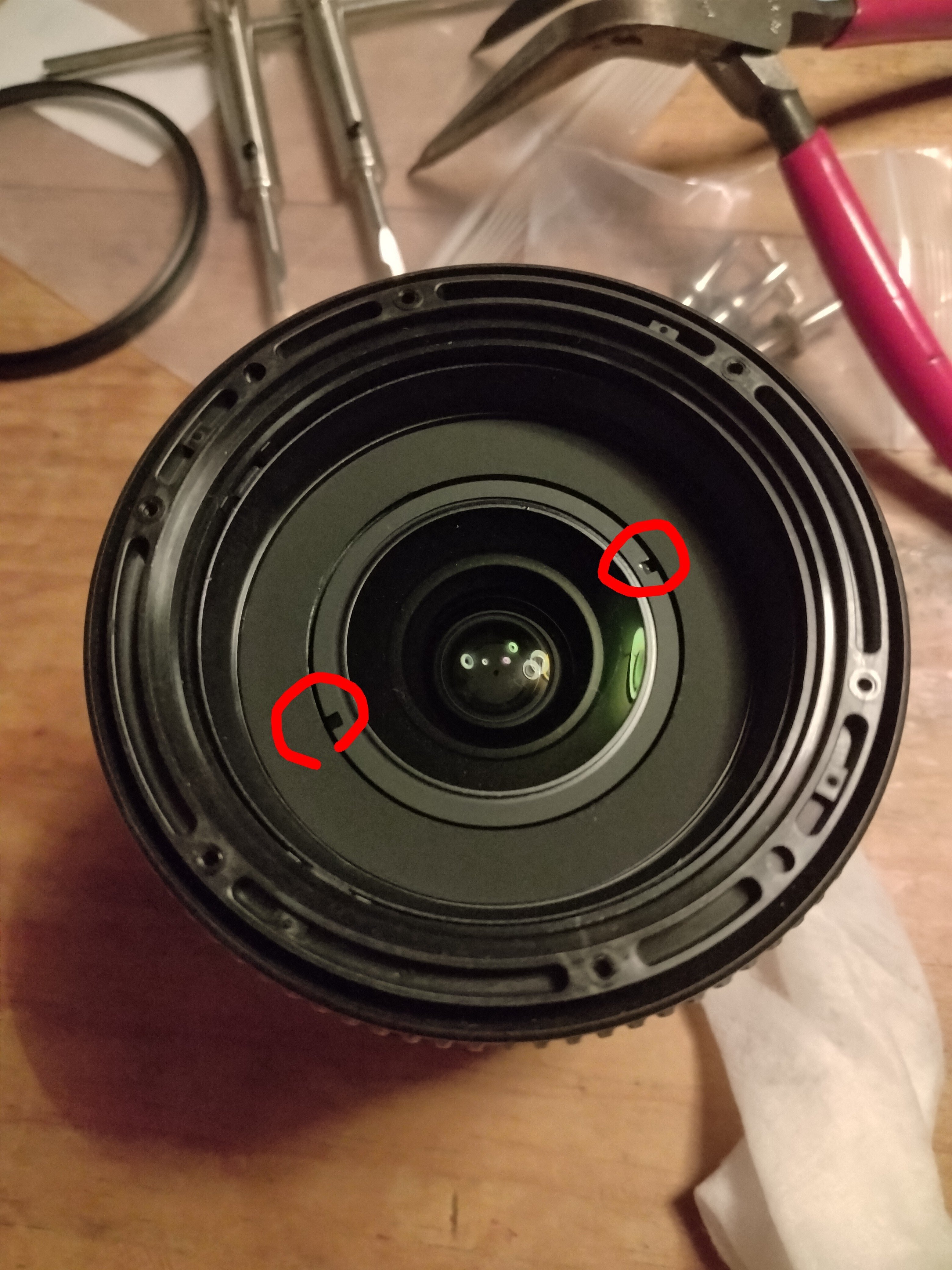 カメラ] AF NIKKOR 24-85mm f2.8-4 Dの分解清掃｜sakuziro