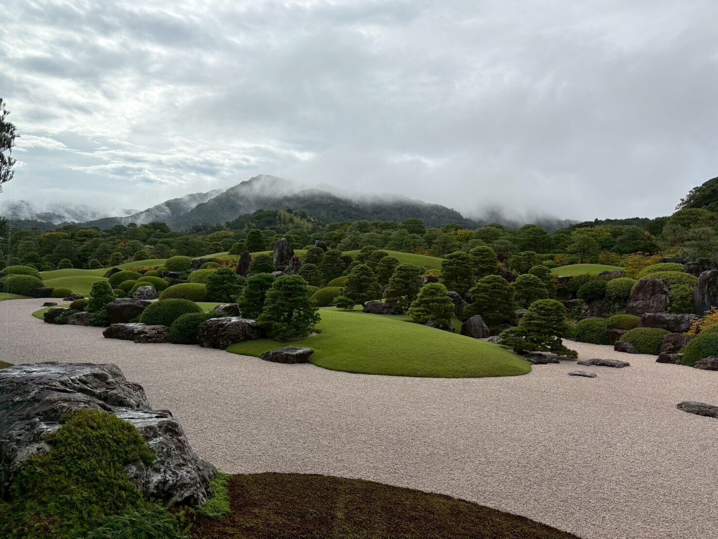 窓枠が額縁になる美術館】庭園も絵画。四季折々の美しさに心震える