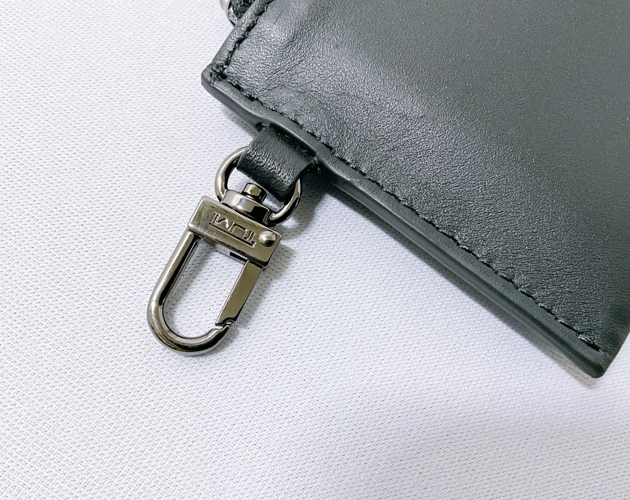 TUMI】バックパックに付属している「カラビナ付きポーチ」をレビュー