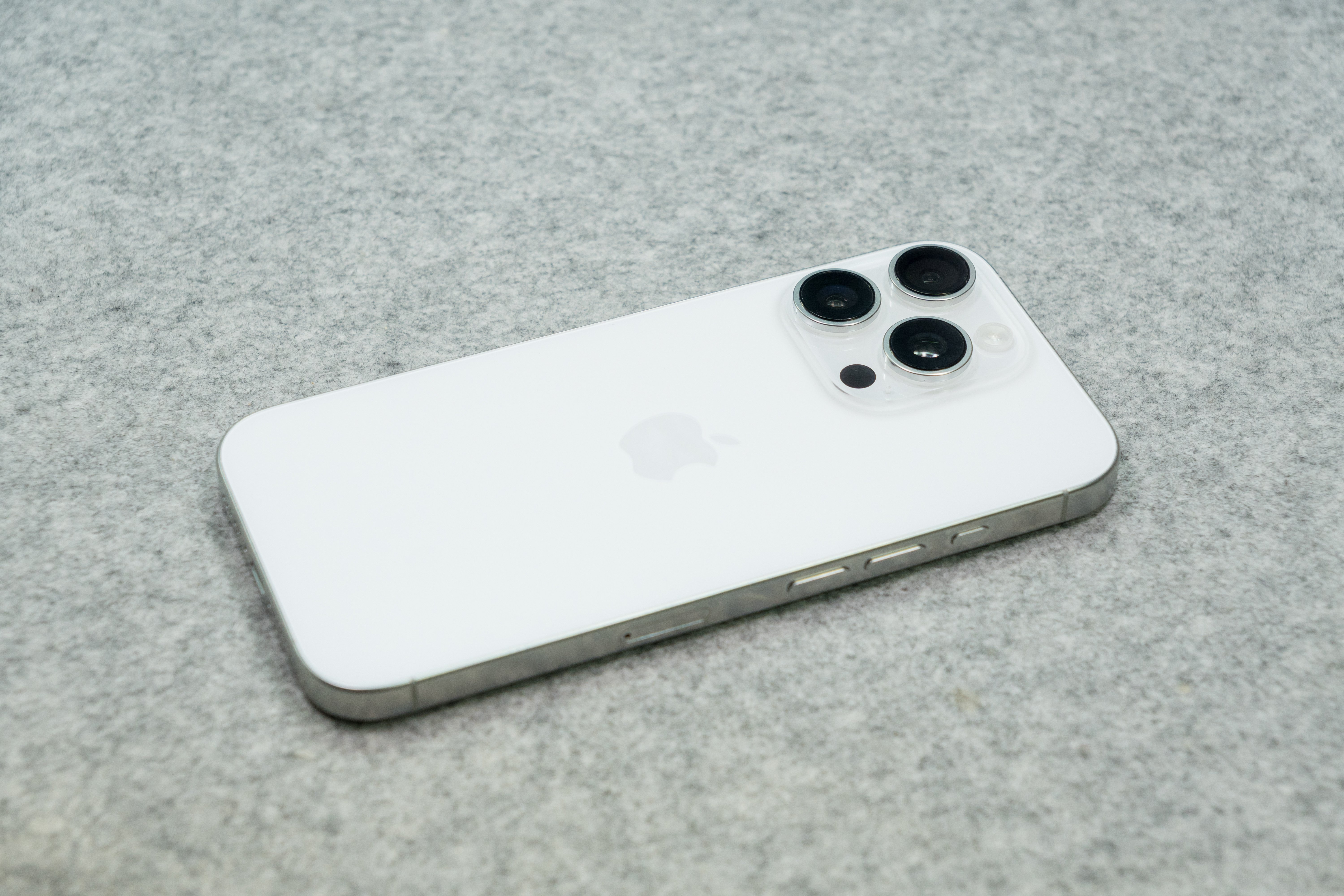 iPhone 16 Proを1年使った感想｜iPhone 17/Pro/Airよりもおすすめ