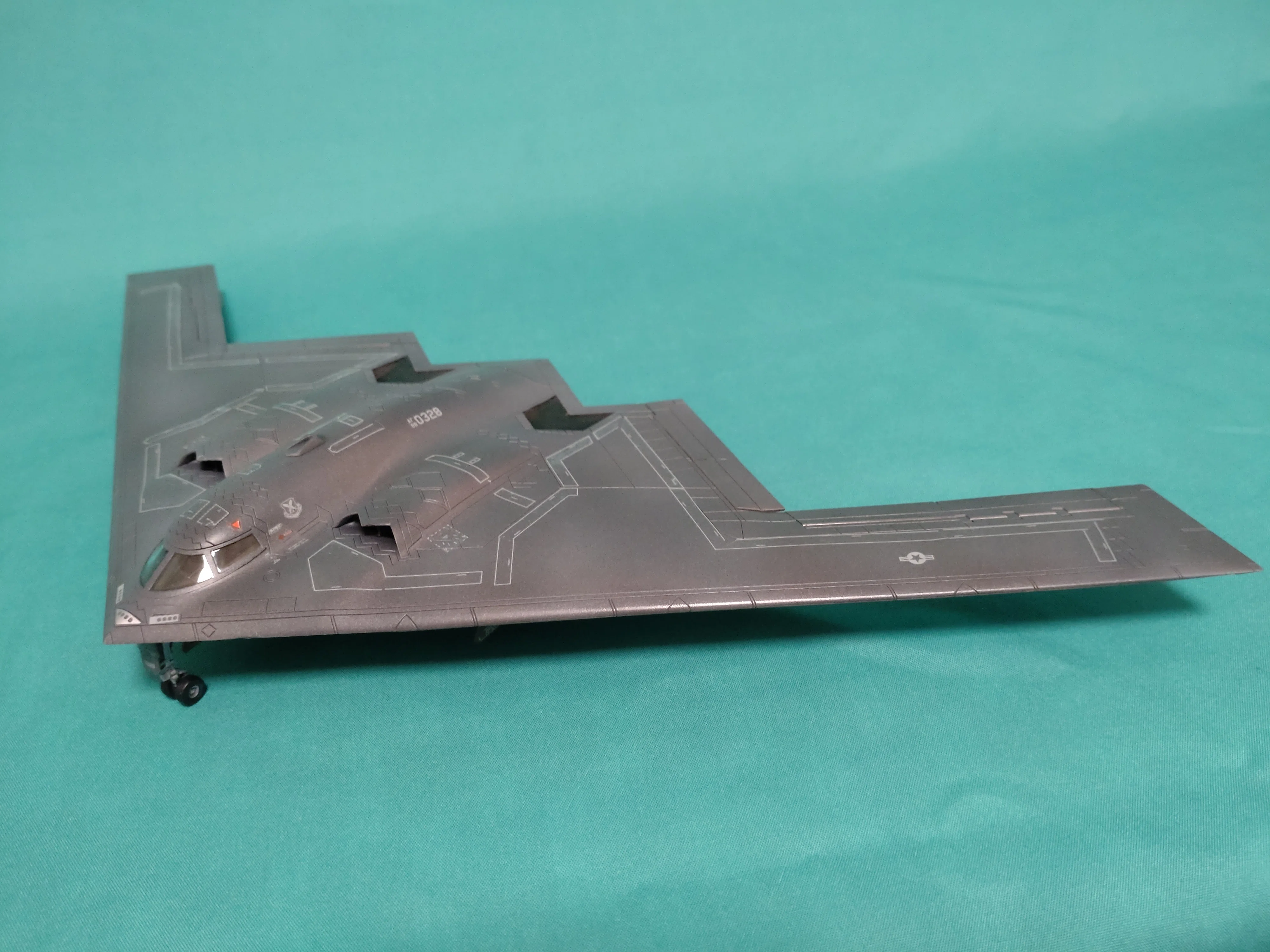今話題のステルス爆撃機キットレビュー 無事完成ですがデカールだけは