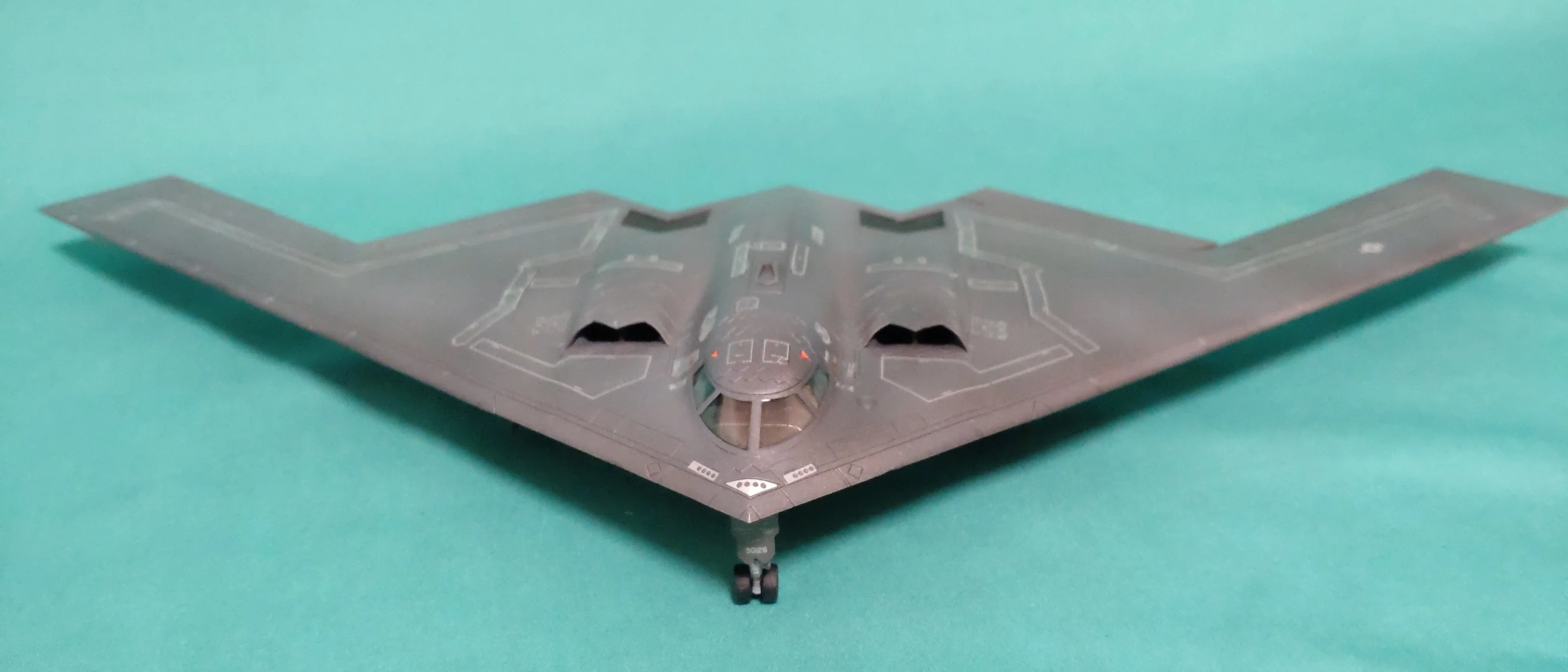 B-2 ステルス爆撃機 プラモデル 完成品1/144スケール 今話題のステルス爆撃機キットレビュー 無事完成ですがデカールだけは