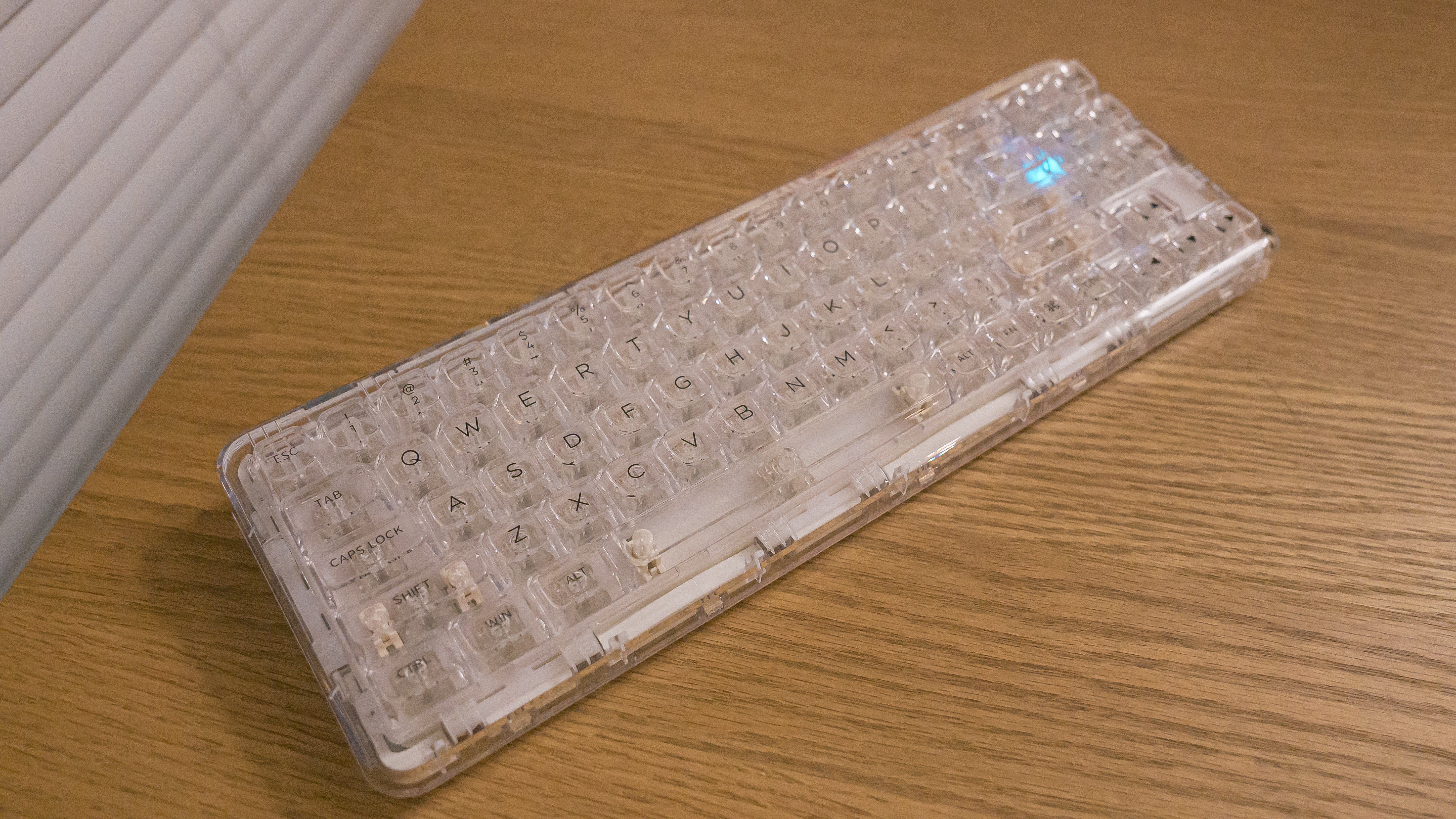 YUNZII X71 68%配列 Tri-Mode 超美品でも箱ベコ Amazon | YUNZII X71 メカニカルゲーミングキーボード 透明キー