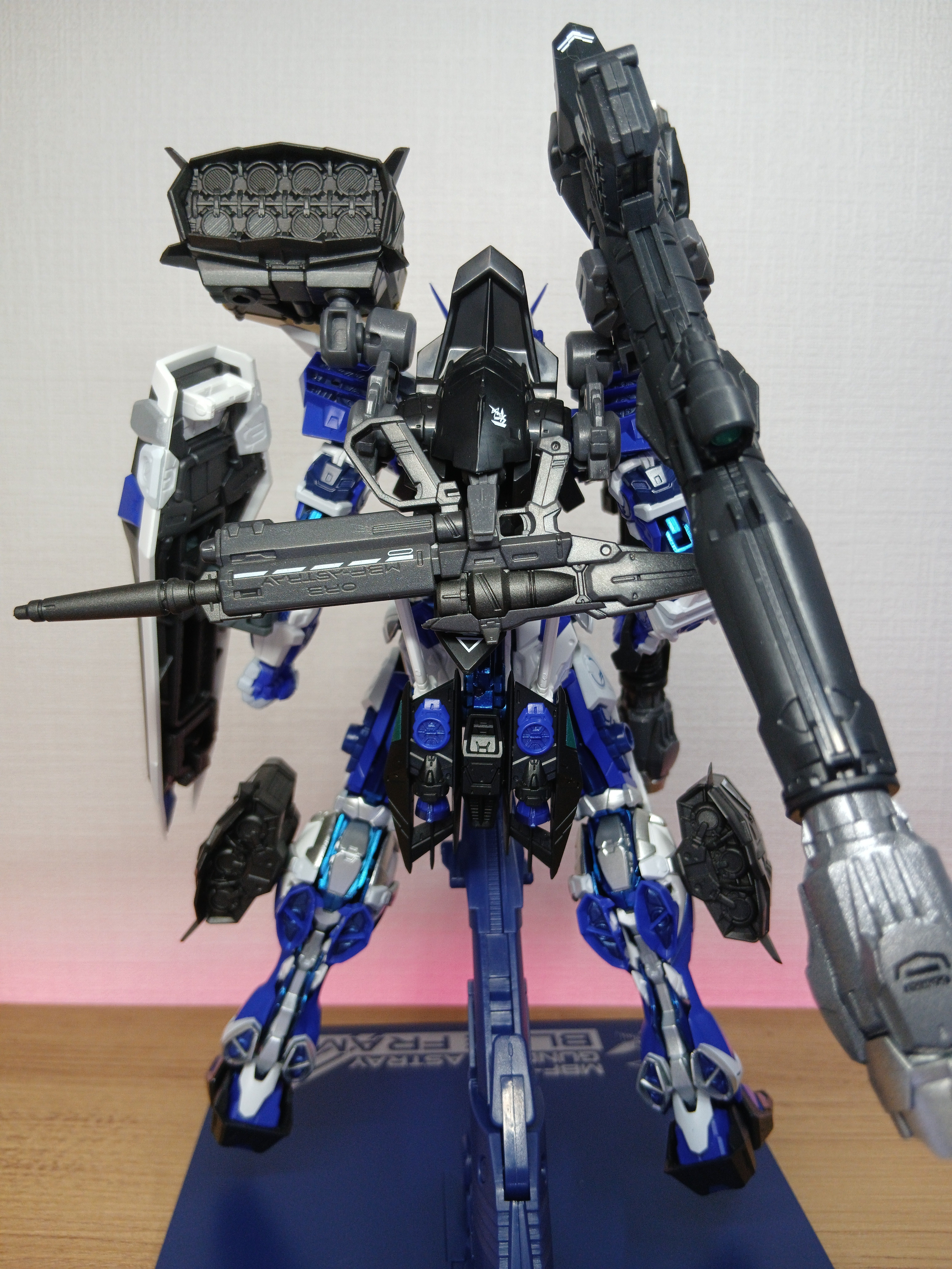 L BUILD ブルーフレーム（フル・ウェポン装備） +レッドフレーム METAL BUILD ガンダムアストレイ ブルーフレーム（フル