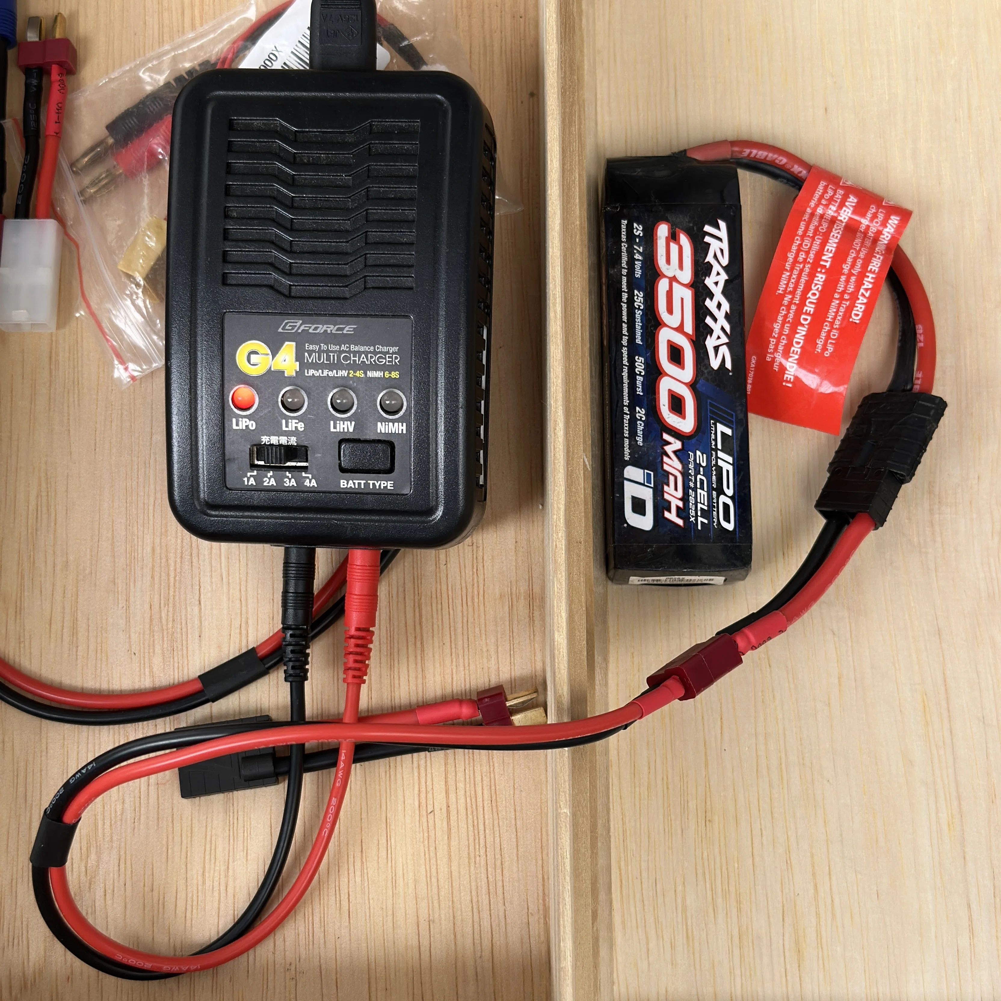 神アイテム発見】トラクサス専用バッテリーをスマホ充電器で充電する