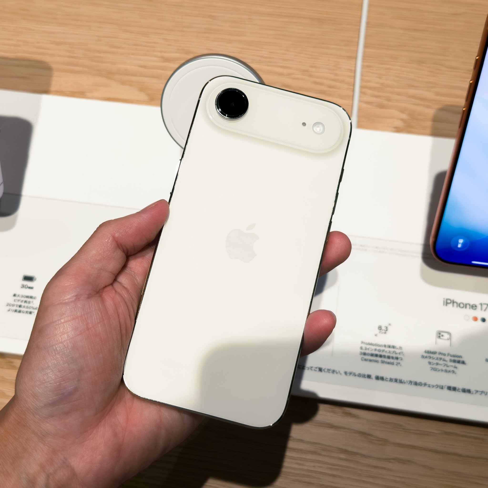 梅田AppleでiPhone Airを触ってきた。軽い、薄い！｜murasaki