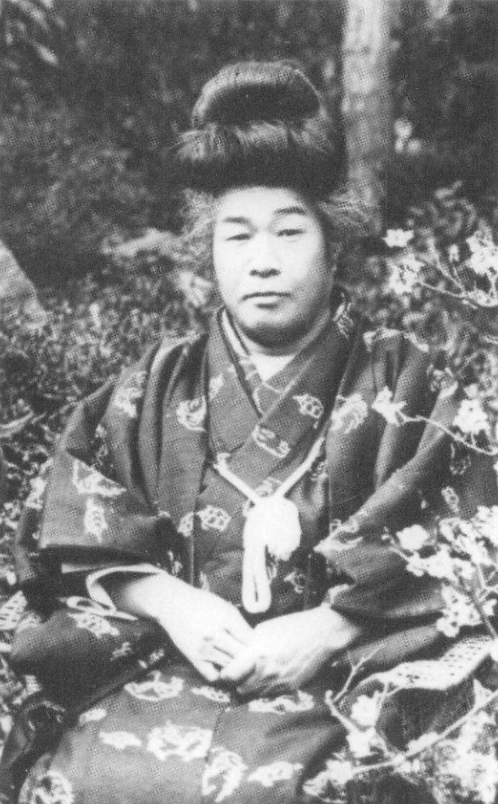 伝統的な衣装のモノクロ写真 100年前の写真で見る世界の民族衣装 ナショナルジオグラフィック協会