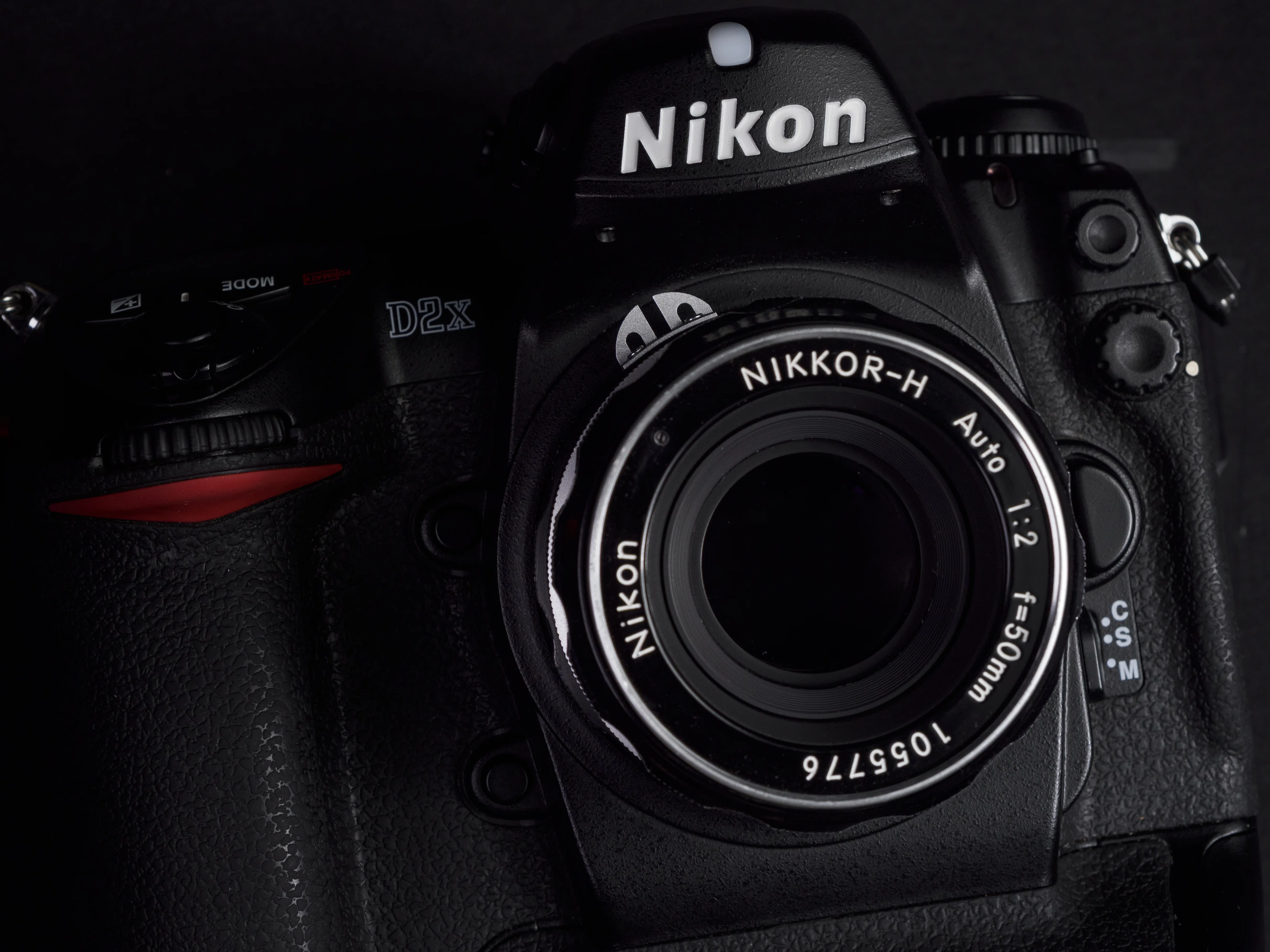 Nikon デジタル一眼レフカメラ D2X プロ機 ニコン、1,240万画素のプロ向けデジタル一眼レフ「D2X」