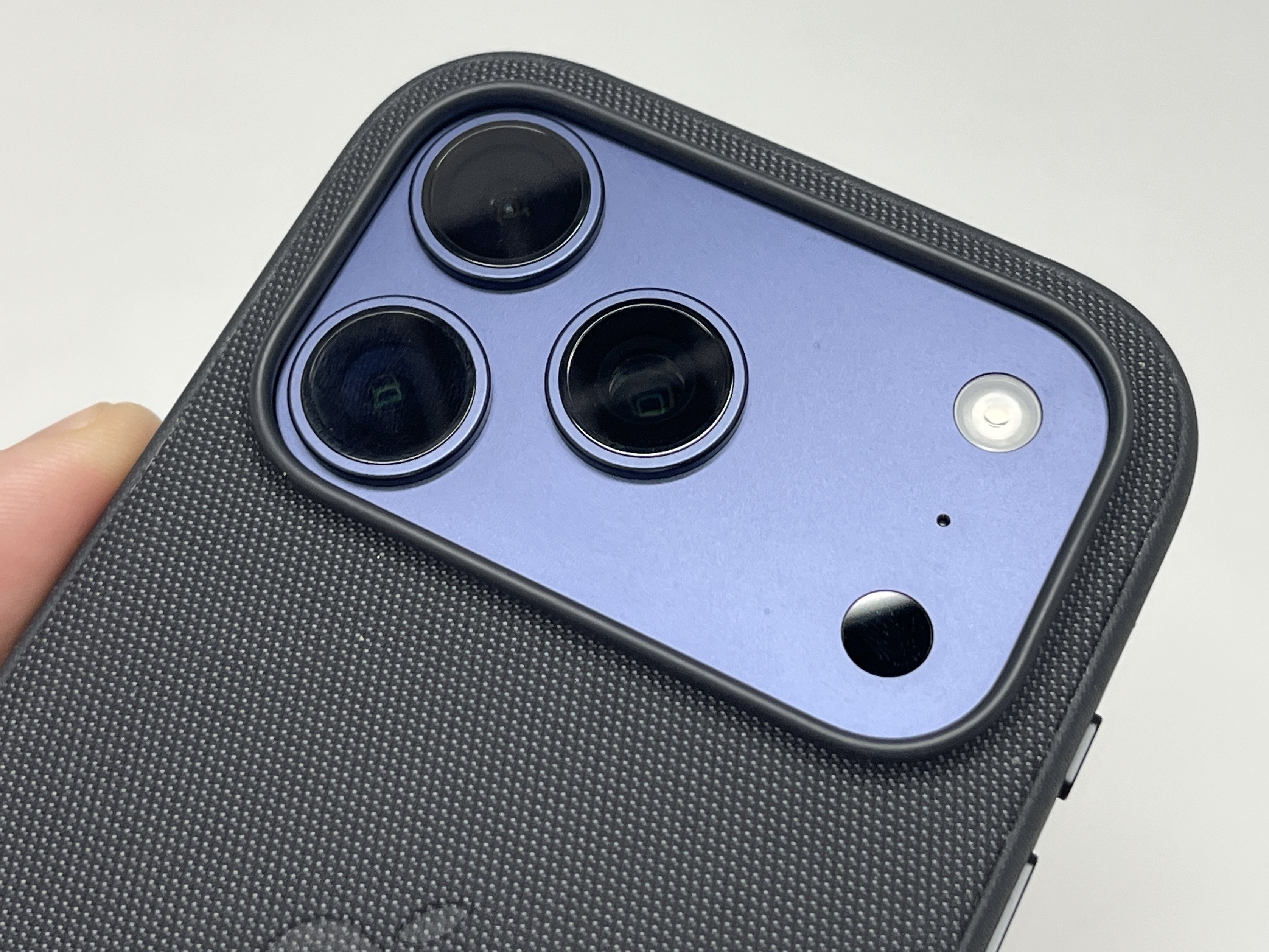 iPhone 17 Proをブラックにする方法｜KuroBox