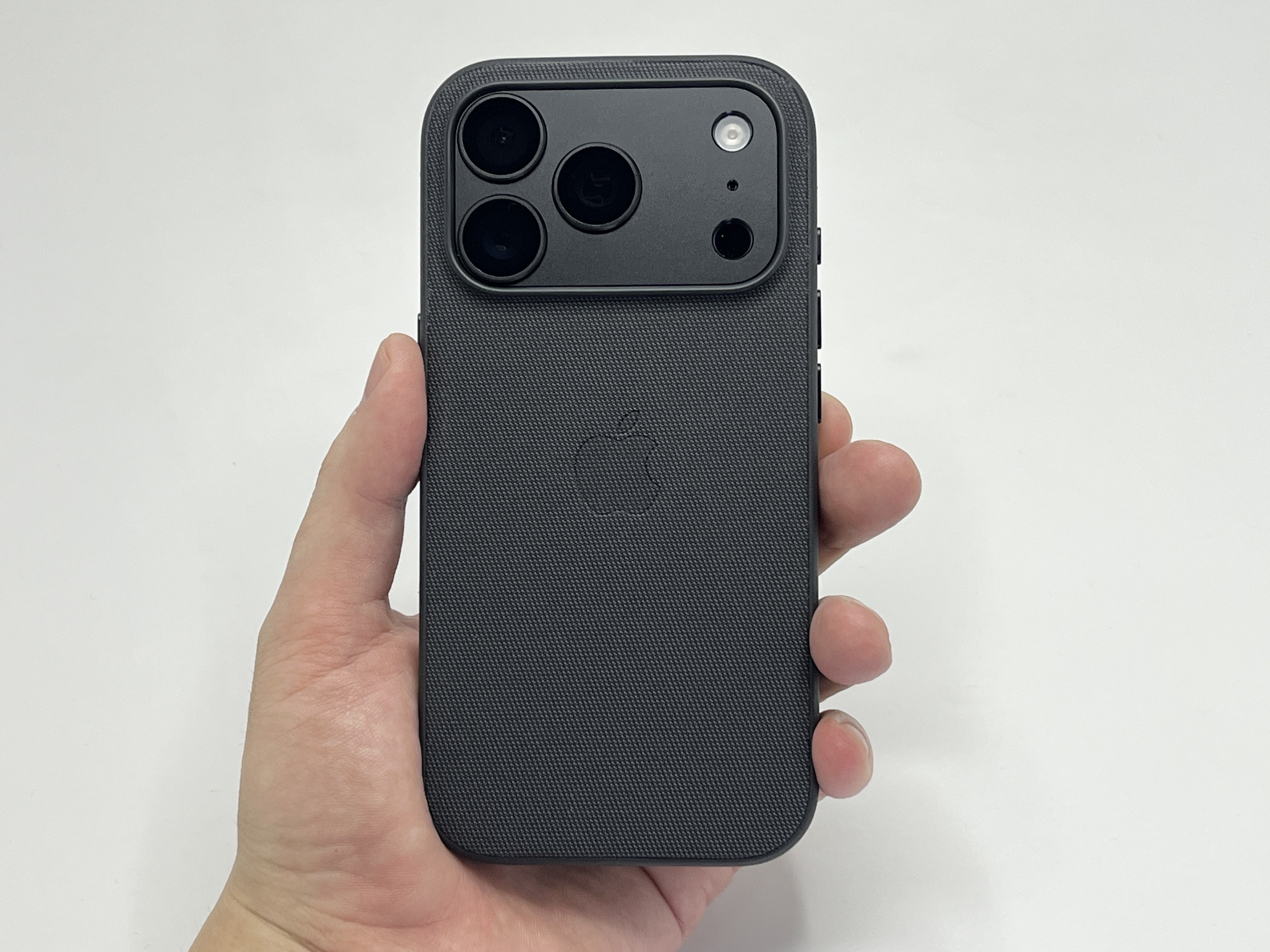 iPhone 17 Proをブラックにする方法｜KuroBox