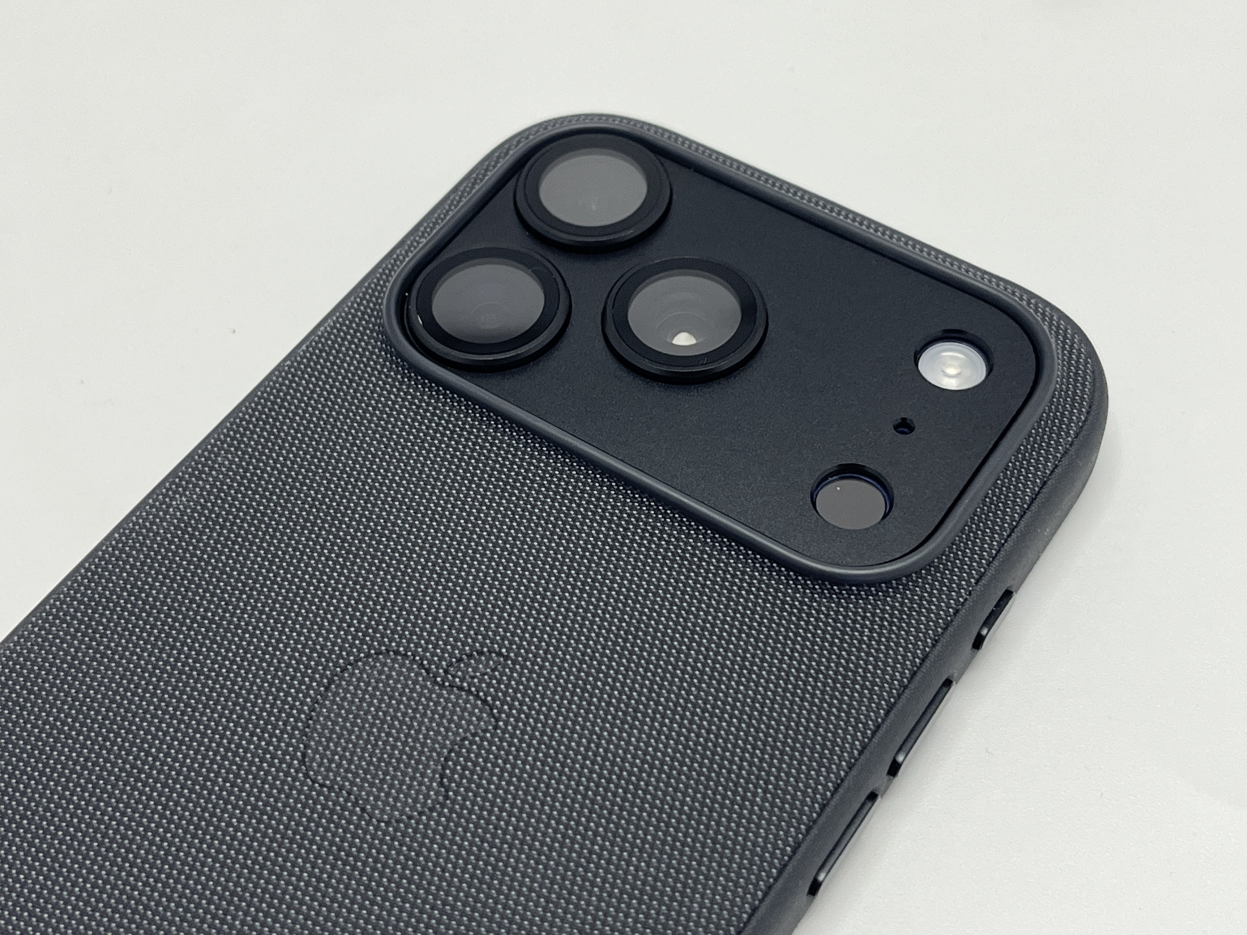 iPhone 17 Proをブラックにする方法｜KuroBox