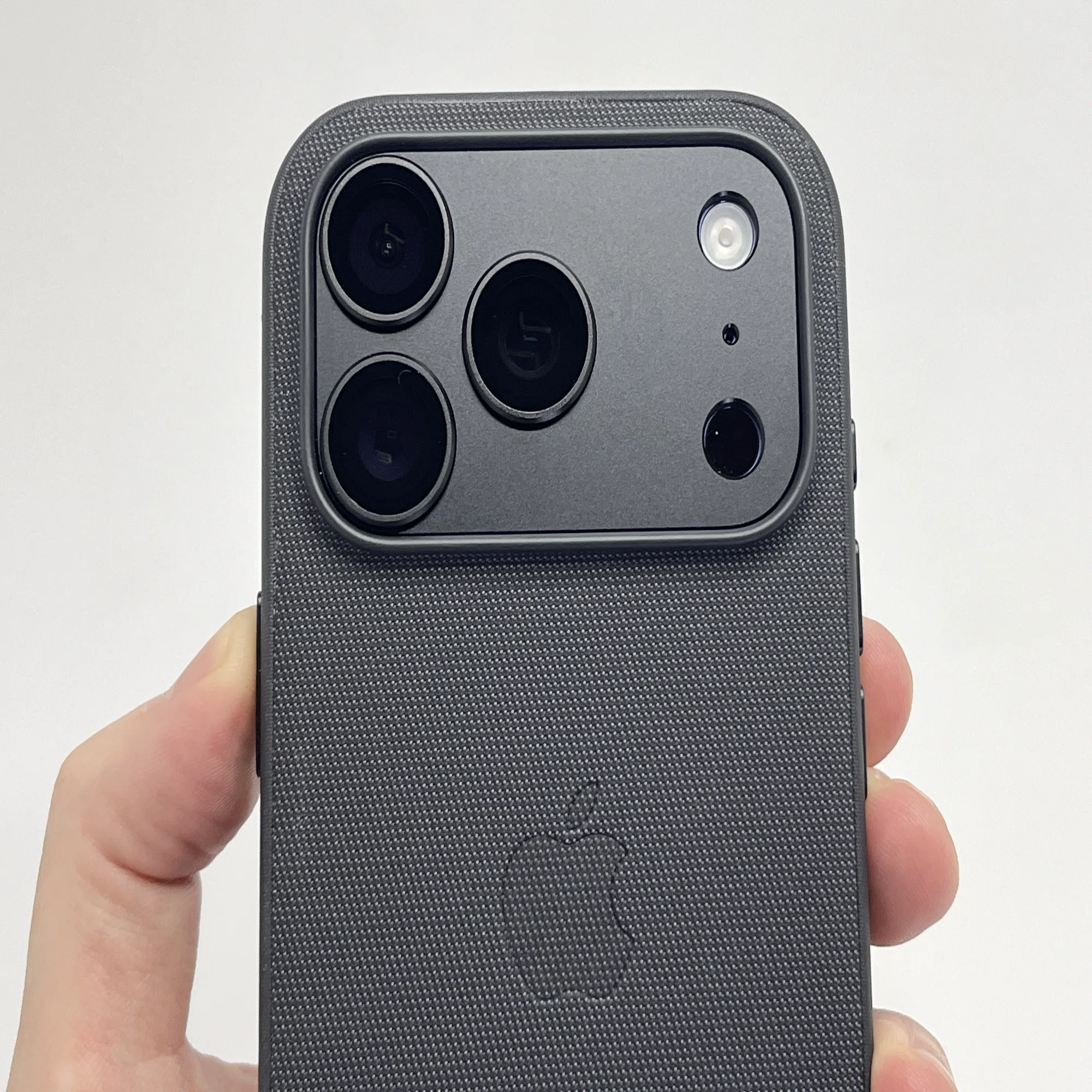 iPhone 17 Proをブラックにする方法｜KuroBox