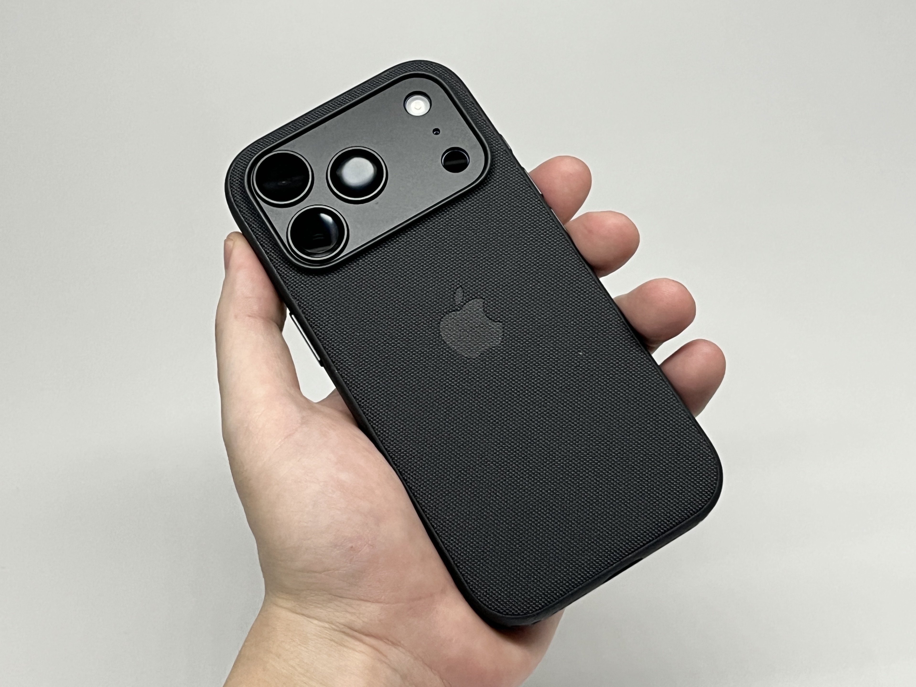 iPhone 17 Proをブラックにする方法｜KuroBox