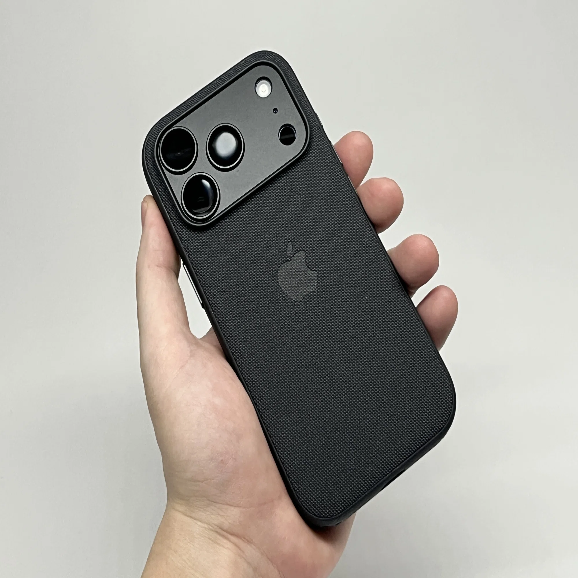 iPhone 17 Proをブラックにする方法｜KuroBox