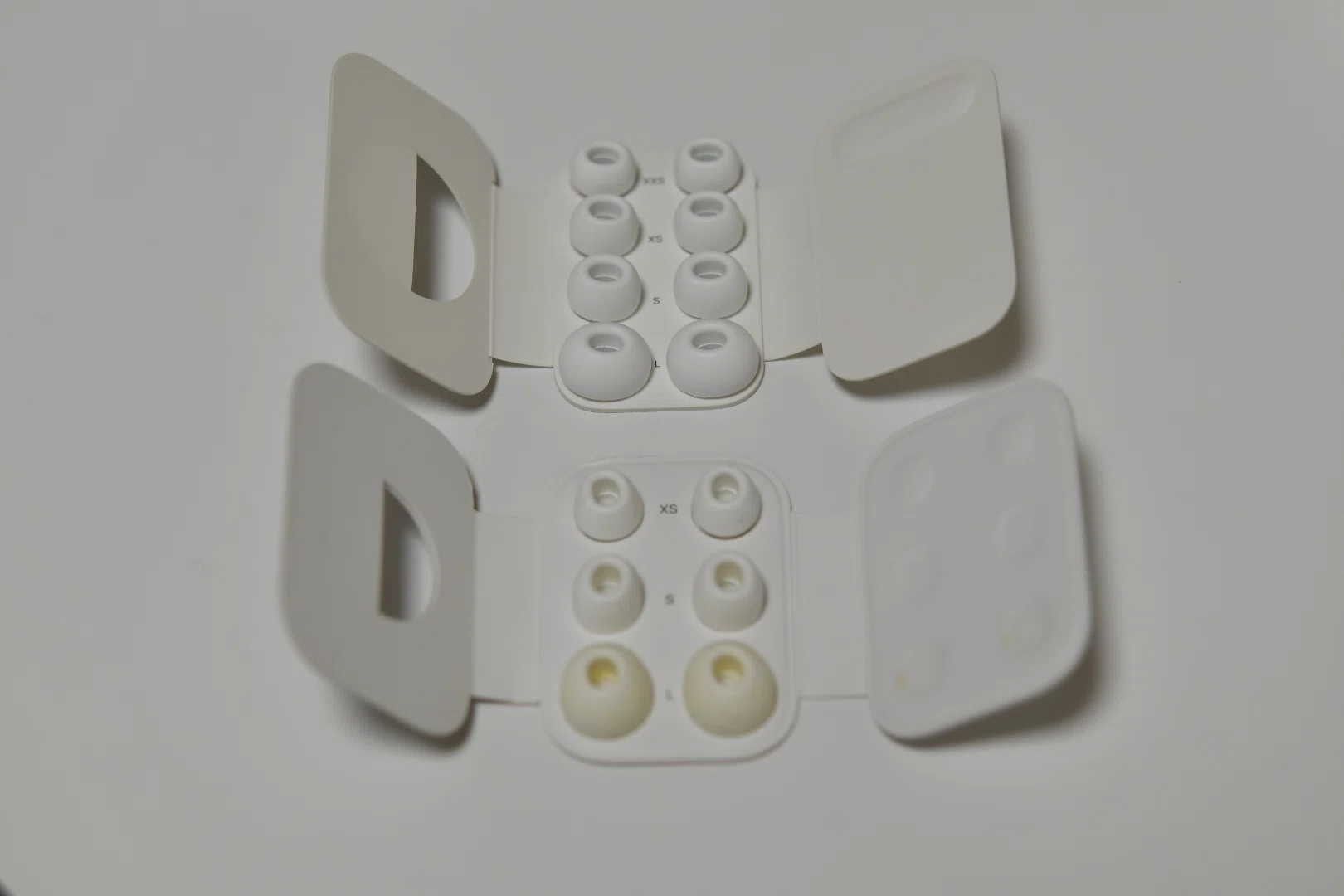 AirPods Pro2 + (3の空箱とイヤホンチップ(M以外)付き) オーディオ機器 AirPods Pro2 + (3の空箱とイヤホンチップ(M以外)付き)