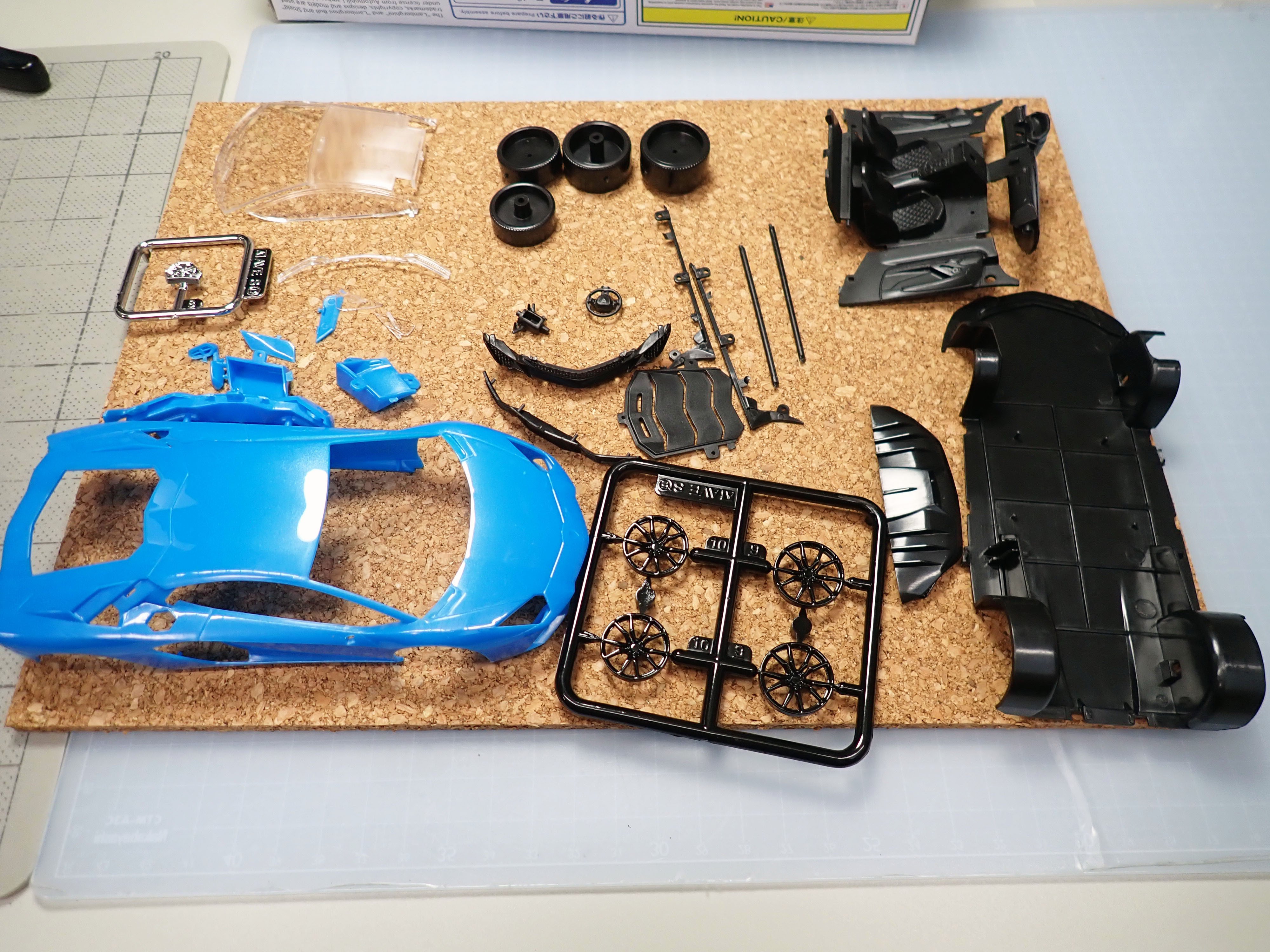 ’82 プラモデルカタログ　※状態難 楽プラの本末転倒 ： ランボルギーニ アヴェンタドールS｜積み