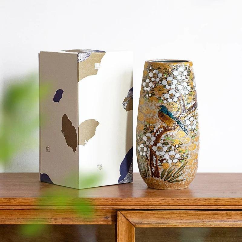 秋のインテリアにぴったり！九谷焼の直筒花瓶で和風の彩りを添えて｜Kazuko