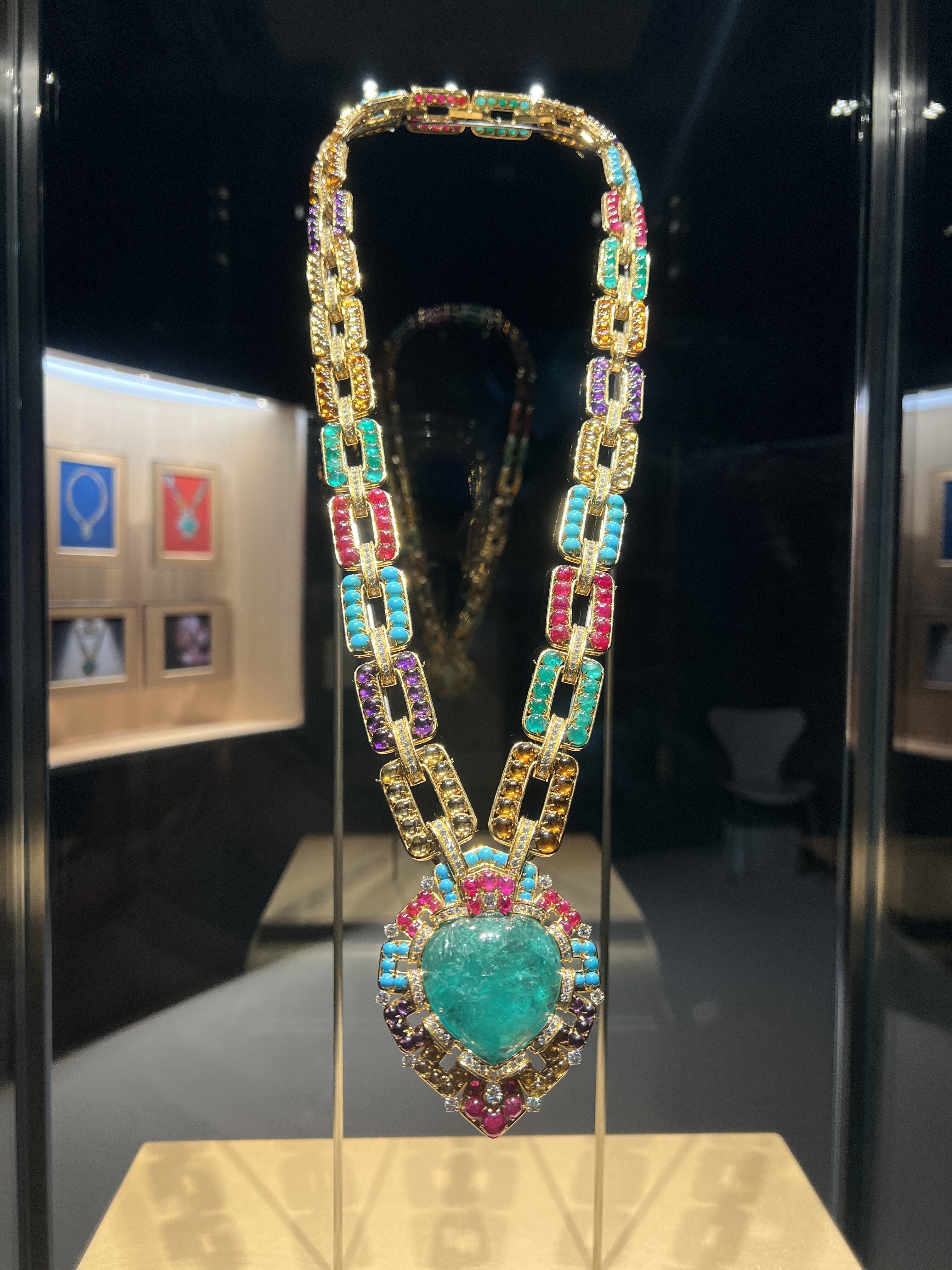 素材と記憶・番外編］色彩と光の余韻──ブルガリカレイドス展より