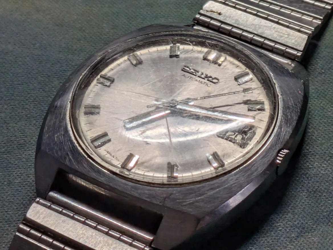 No.330 | Seiko | 7005-8042 | 脱いだら凄すぎというか驚愕な時計｜と