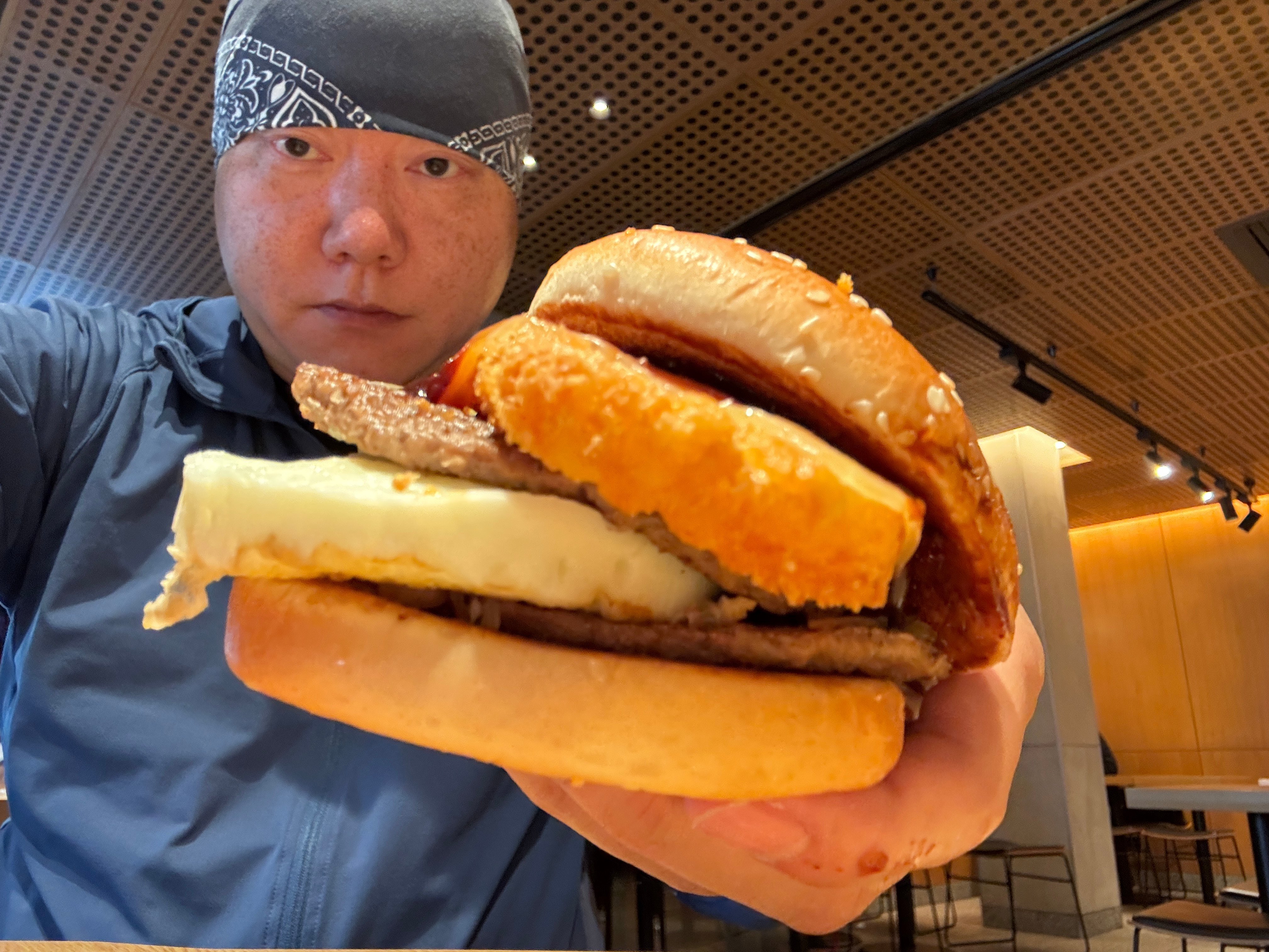 おそらく全世界の朝マックのなかでいちばんブッ飛んでる最強バーガー