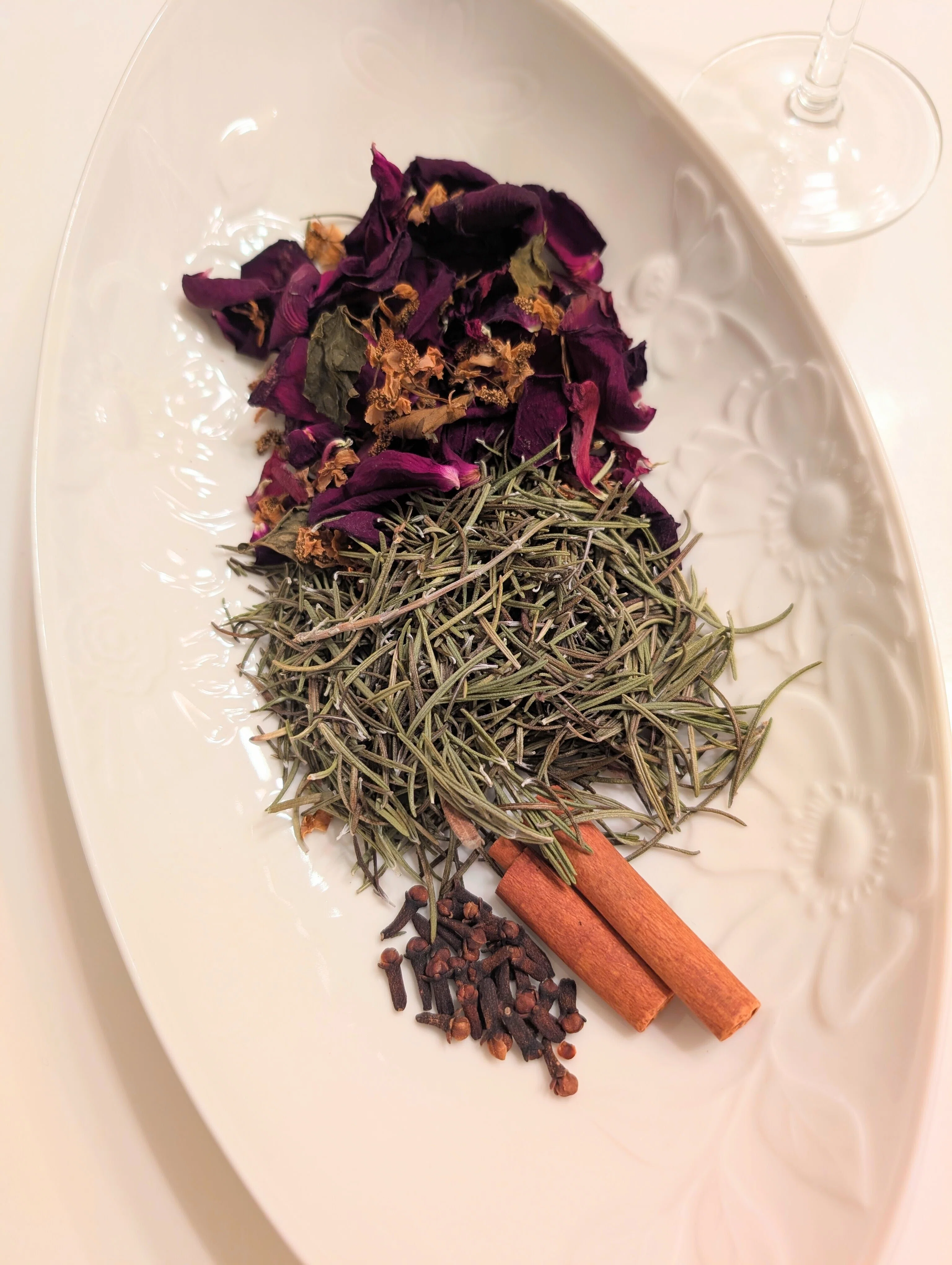 Playing with Herbs｜ホワイトライオンホワイト