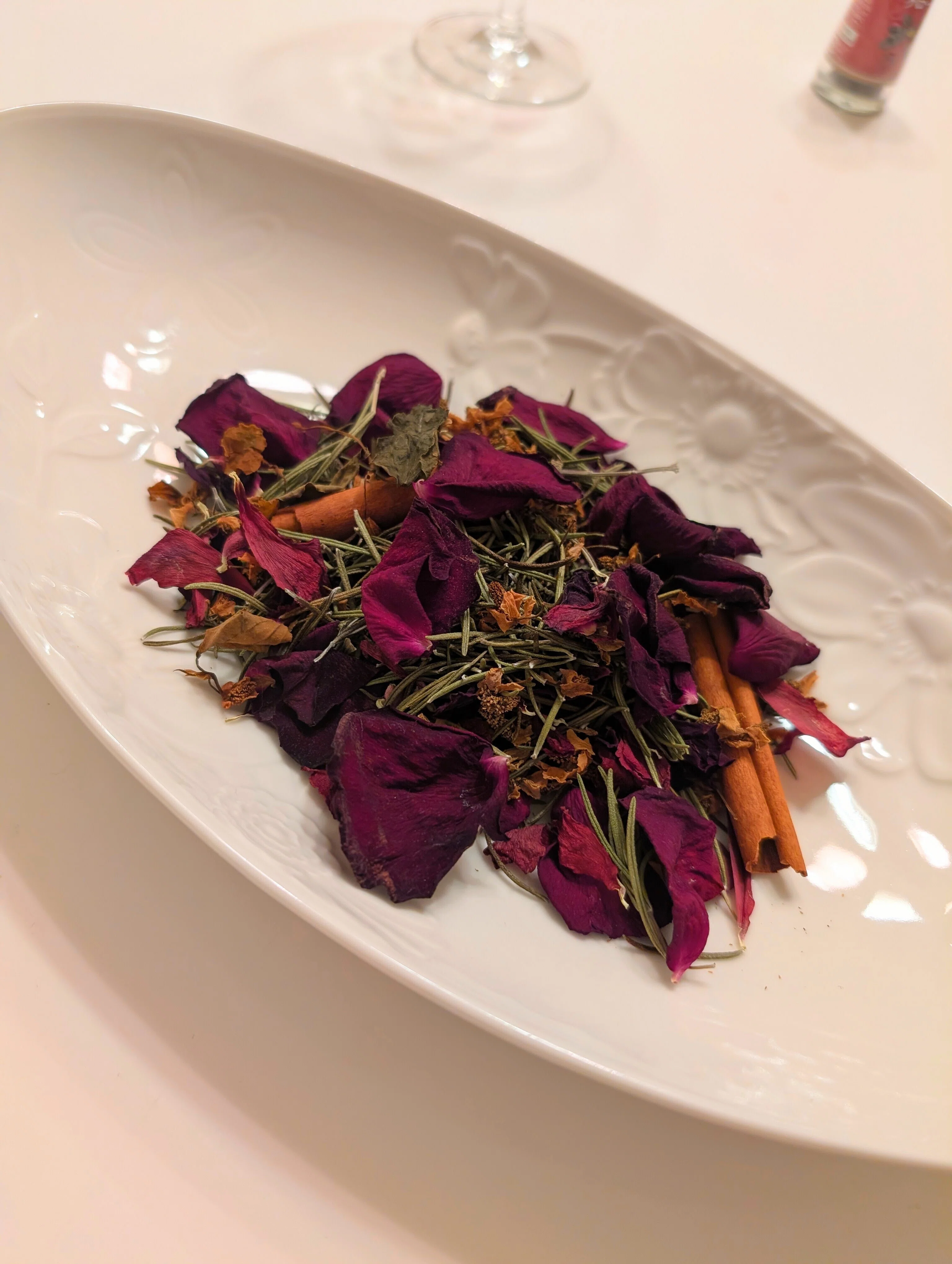 Playing with Herbs｜ホワイトライオンホワイト