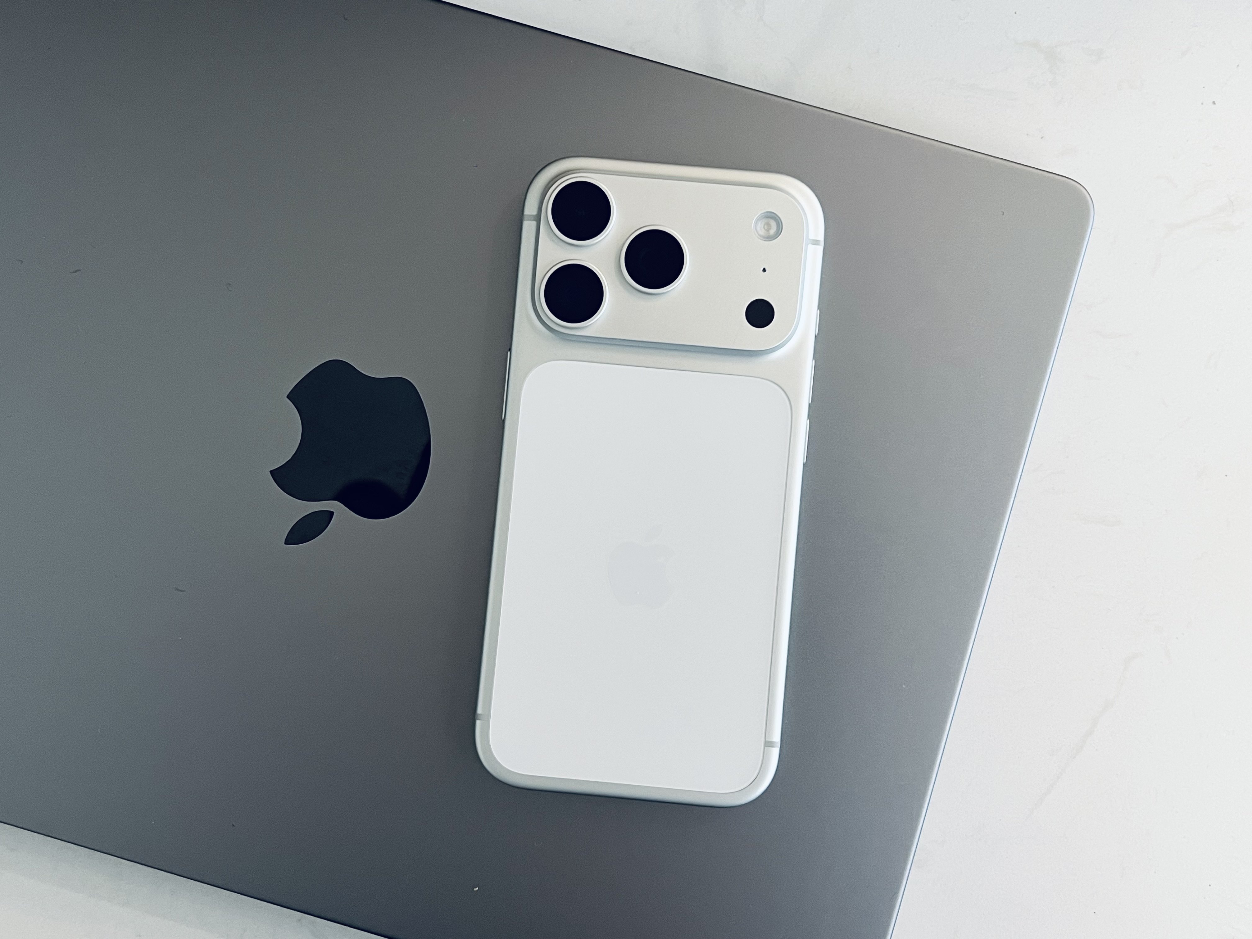 ゆ*う様 香港版！iPhone 17 Pro 楽天市場】iPhone 17 Pro 《香港版》 model： A3523 【 新品