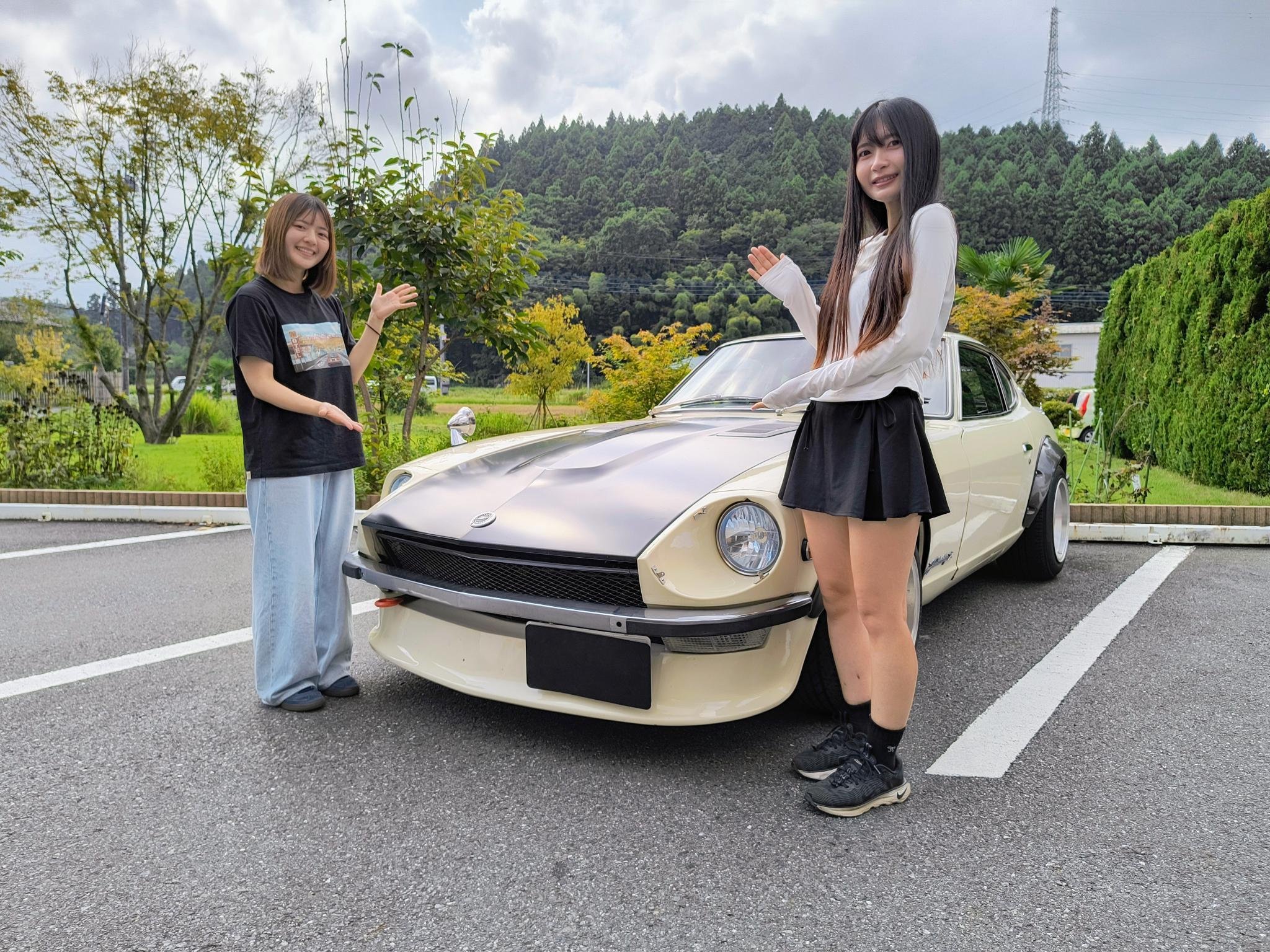 悪魔の姉妹参上‼｜創業70年、1977年築の昭和レトロな温泉旅館 ホテル美