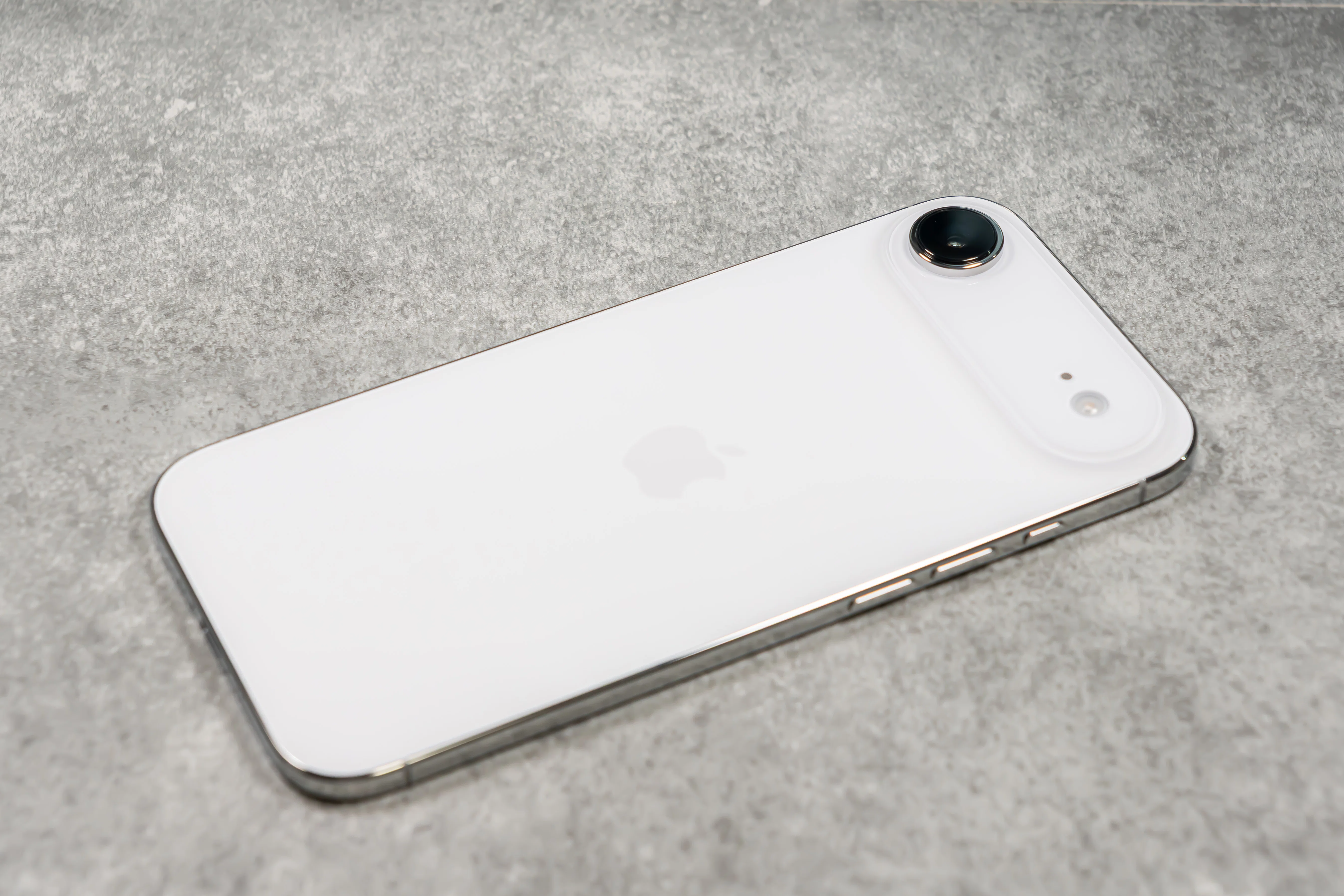iPhone Air ファーストインプレッション｜よくある心配ポイントも検証