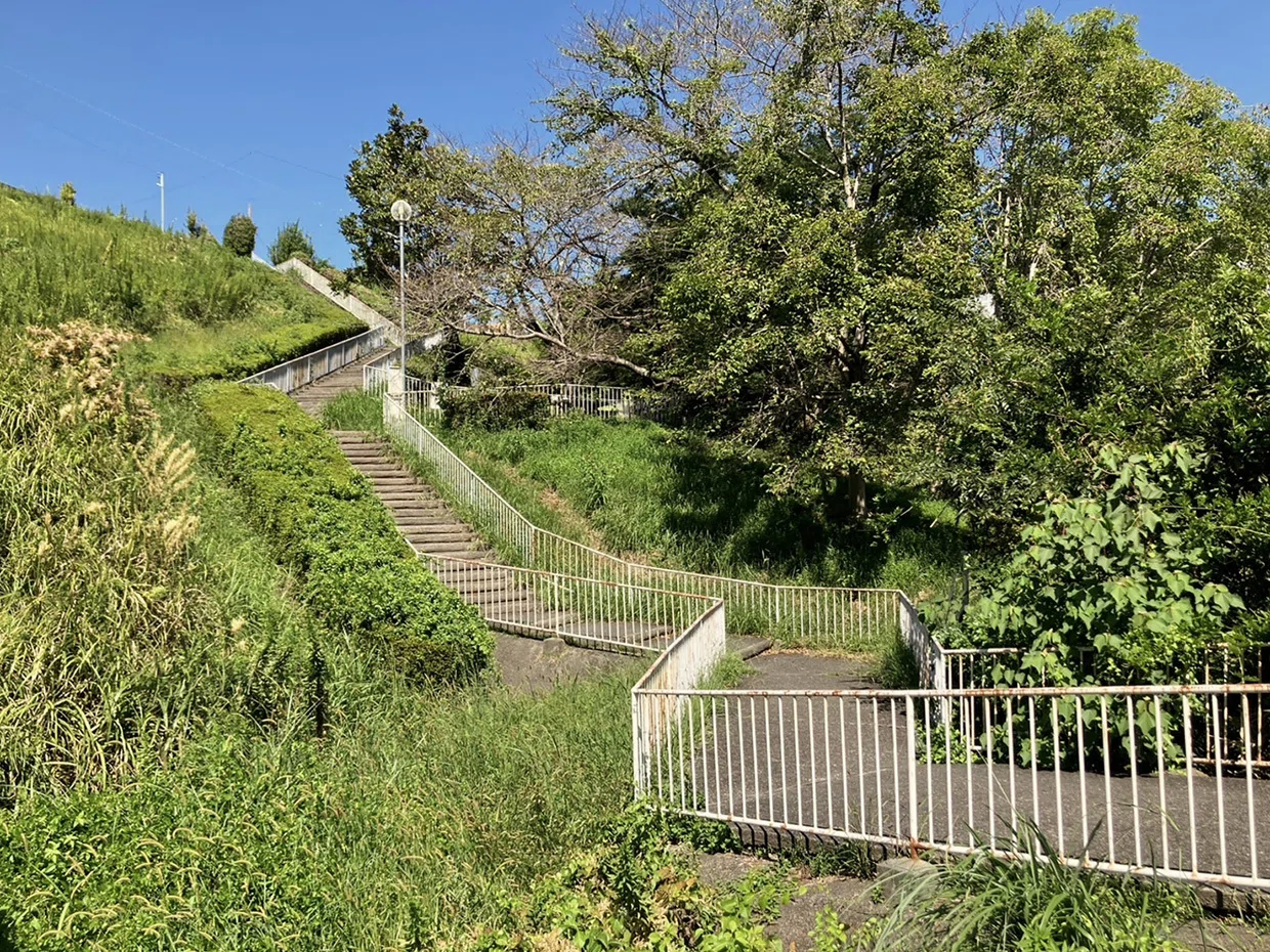 青島北中学校そばの階段（静岡県藤枝市）｜階段が好き