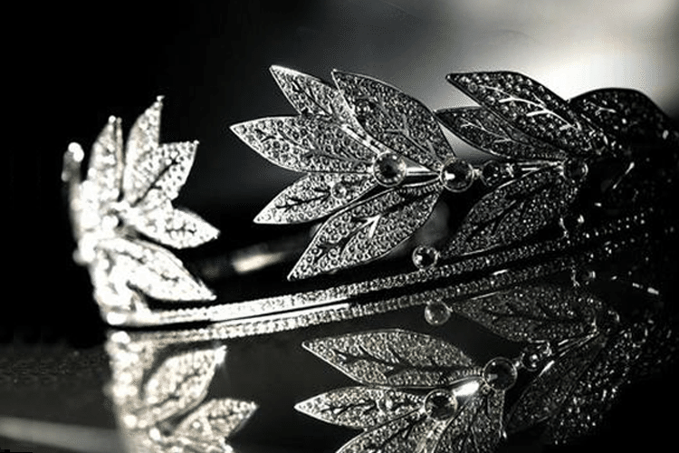 ティアラデザイナー紙谷太朗にティアラ作品制作のご依頼をくださるとき