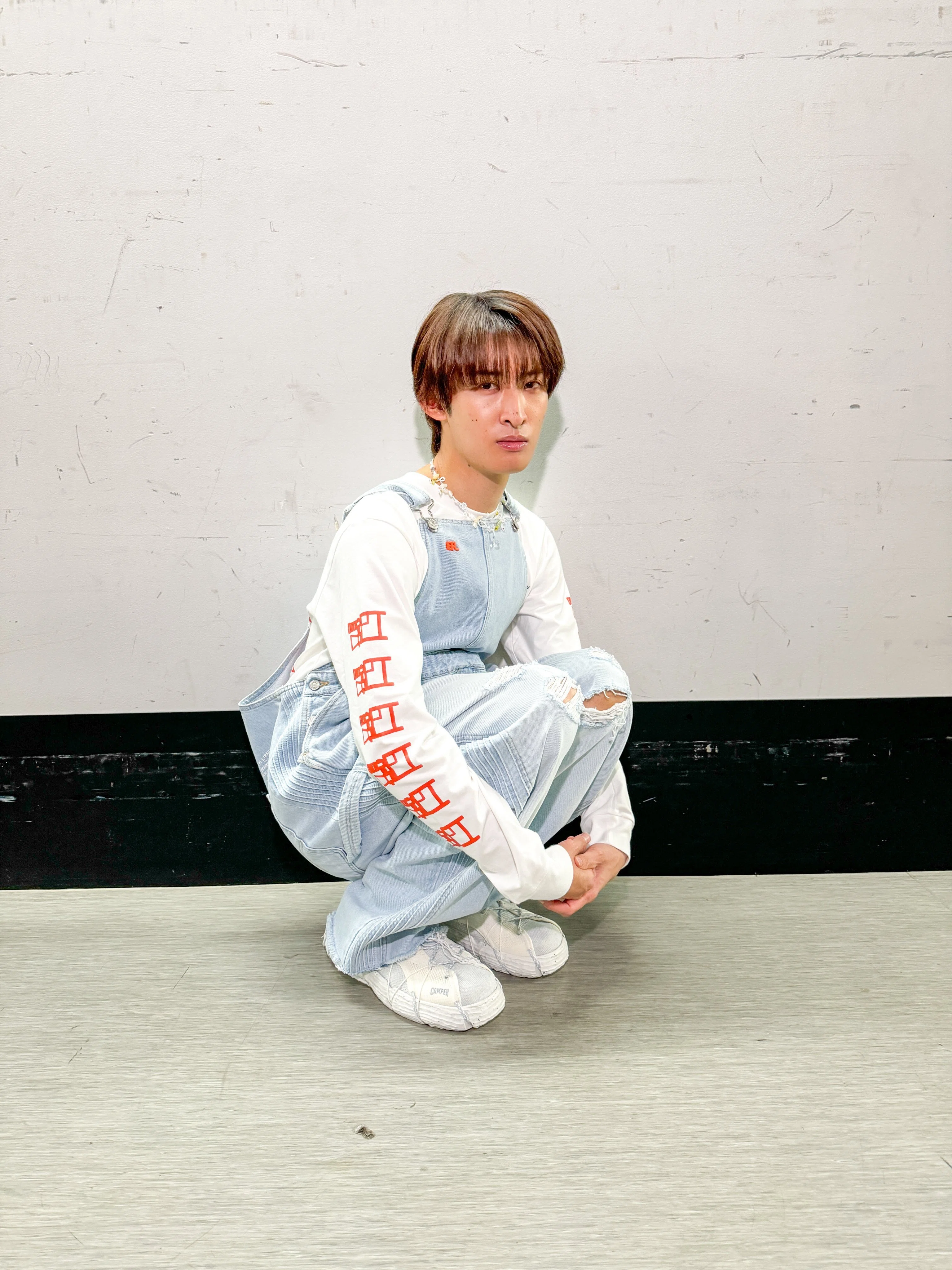 向井康二、場を回す力の正体。 Snow Manの空気を変える人｜美斉津商店