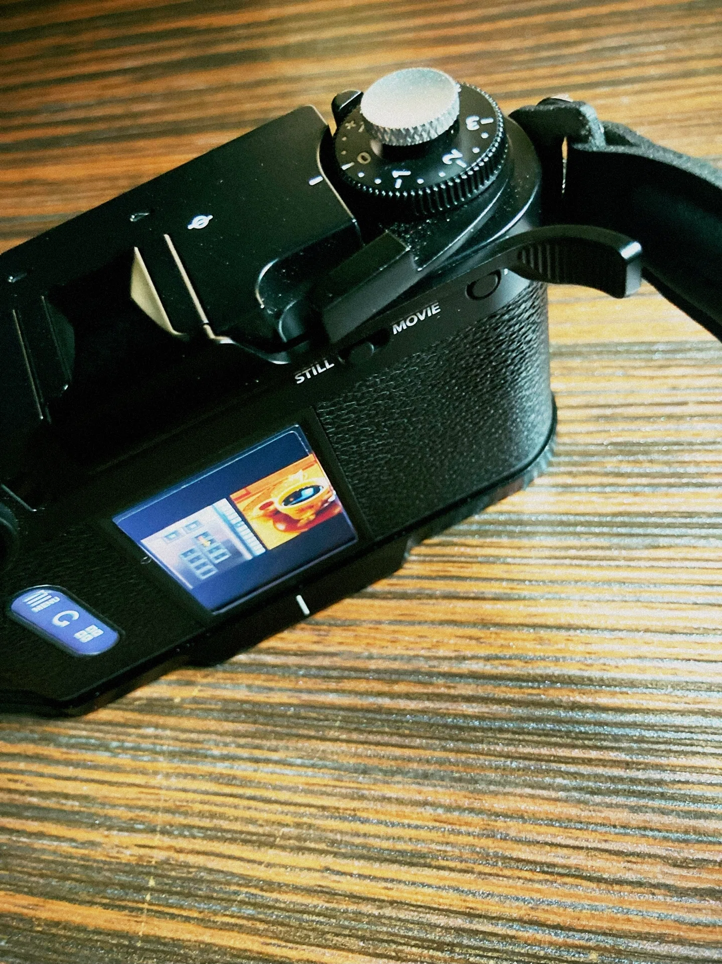 FUJIFILM X half ブラック スキンシール＋ソフトシャッターカスタム 期待通りの△▽カメラ。(FUJIFILM X half)｜篠山吉信(きっちん篠山