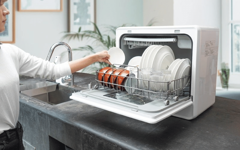 東ハ:【パナソニック】プチ食洗 食器洗い乾燥機 3人用 食器点数18点